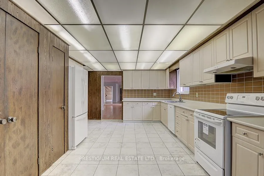 Photo 15 of 57 Laureleaf Road, Markham, Bayview Glen — HOMEH