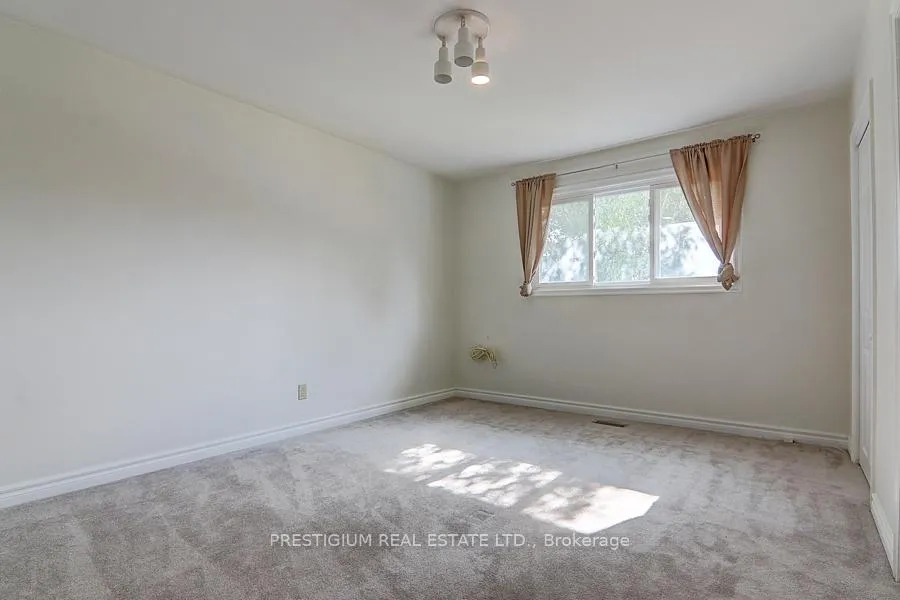 Photo 21 of 57 Laureleaf Road, Markham, Bayview Glen — HOMEH