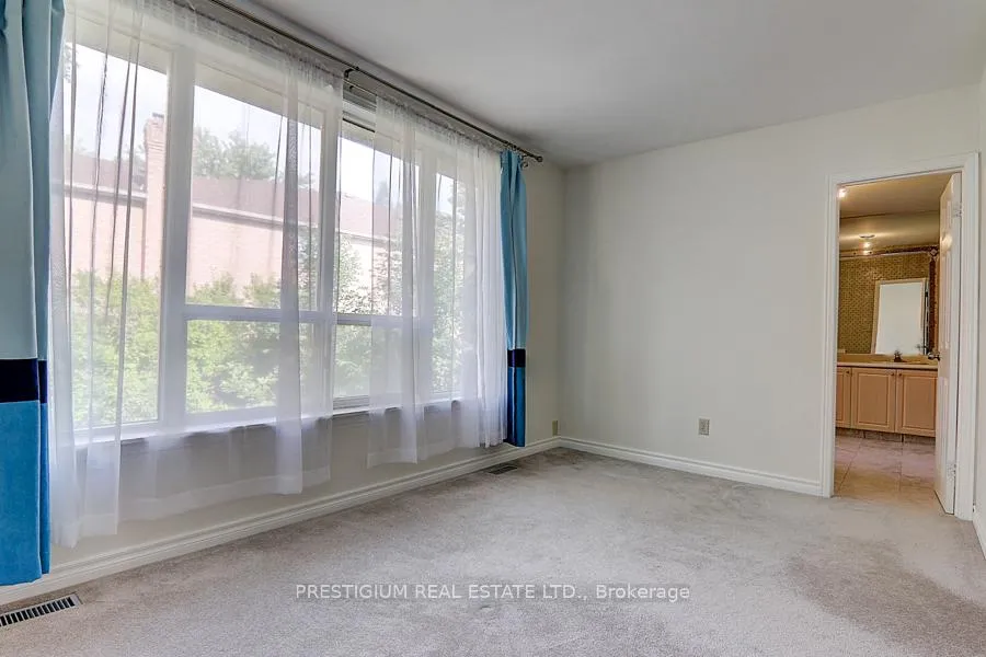 Photo 25 of 57 Laureleaf Road, Markham, Bayview Glen — HOMEH