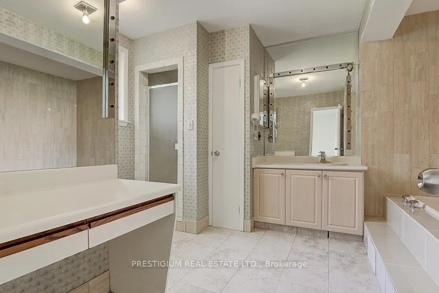 Photo 26 of 57 Laureleaf Road, Markham, Bayview Glen — HOMEH