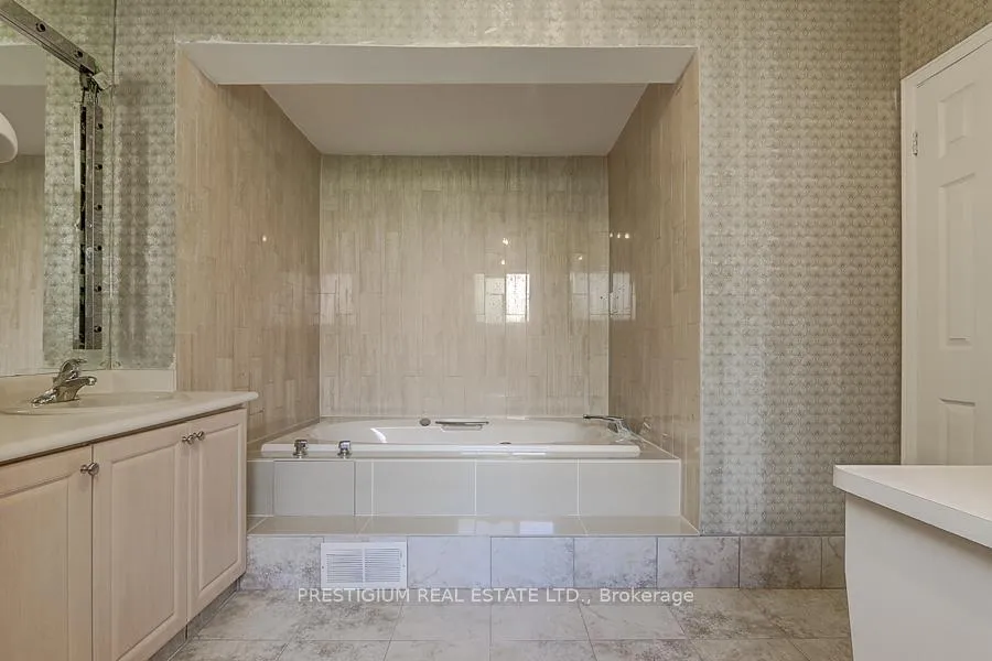 Photo 27 of 57 Laureleaf Road, Markham, Bayview Glen — HOMEH