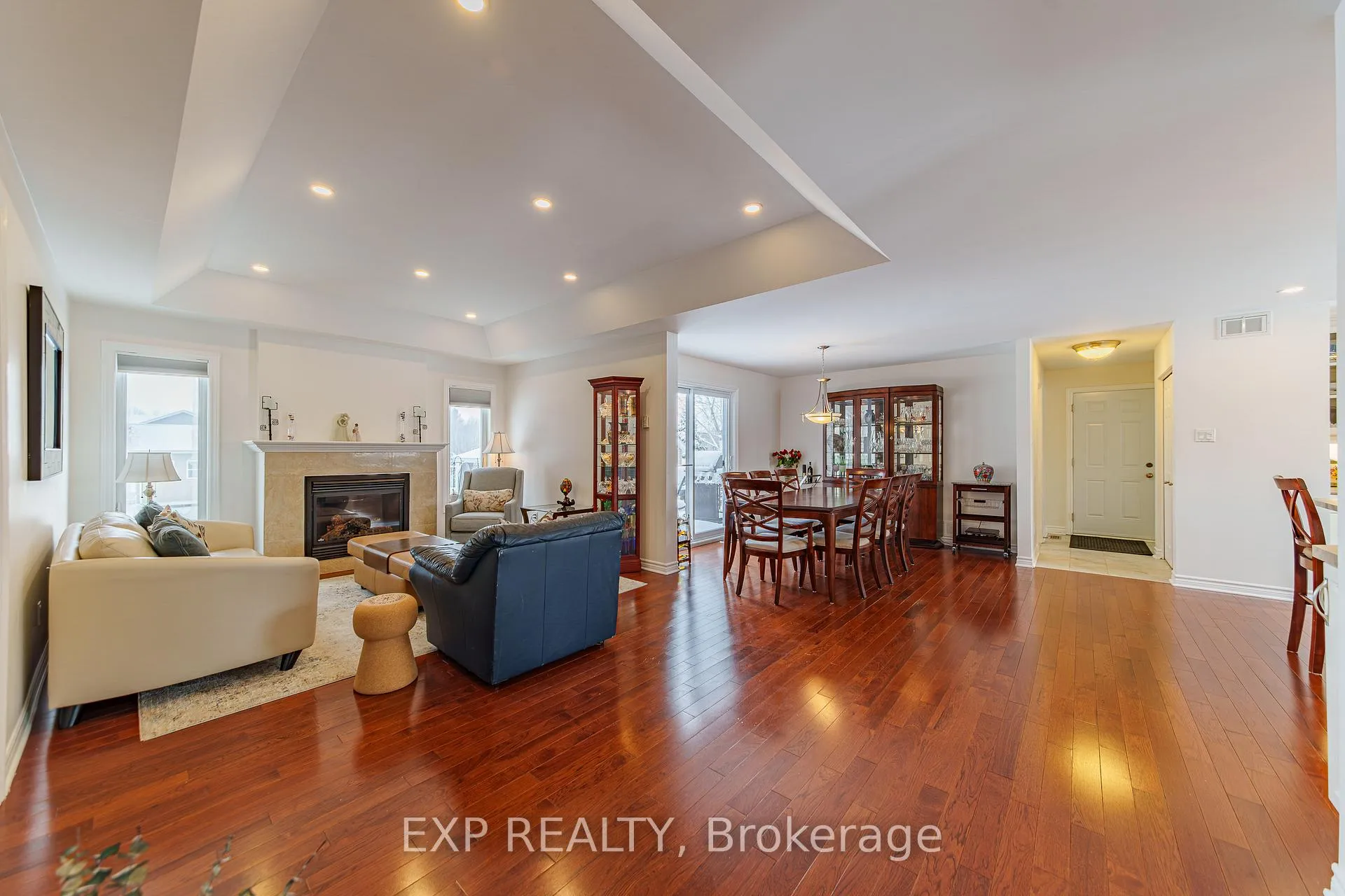 Photo 3 of 1899 Farisita Drive, Ottawa, Vars Village — HOMEH