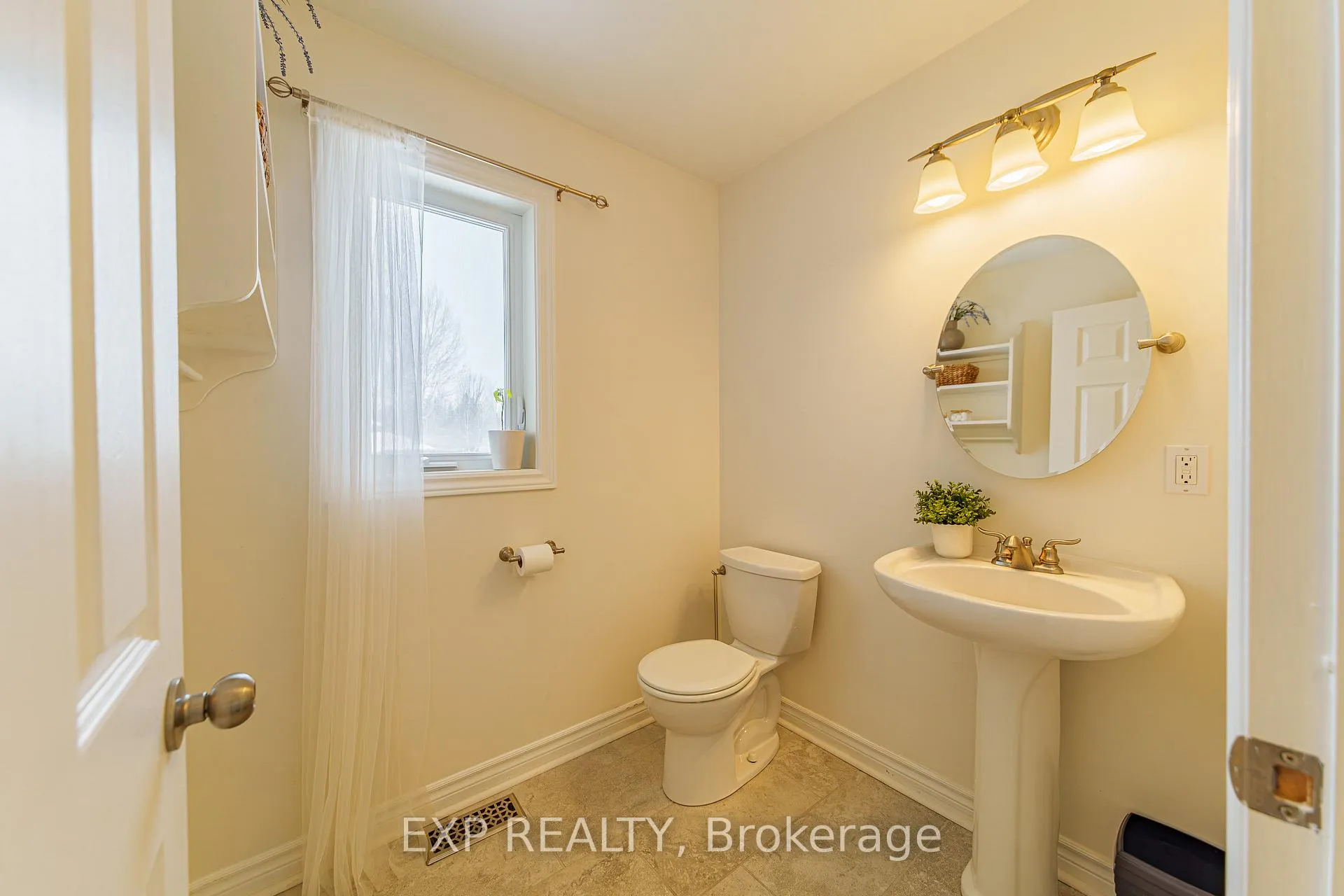 Photo 12 of 1899 Farisita Drive, Ottawa, Vars Village — HOMEH