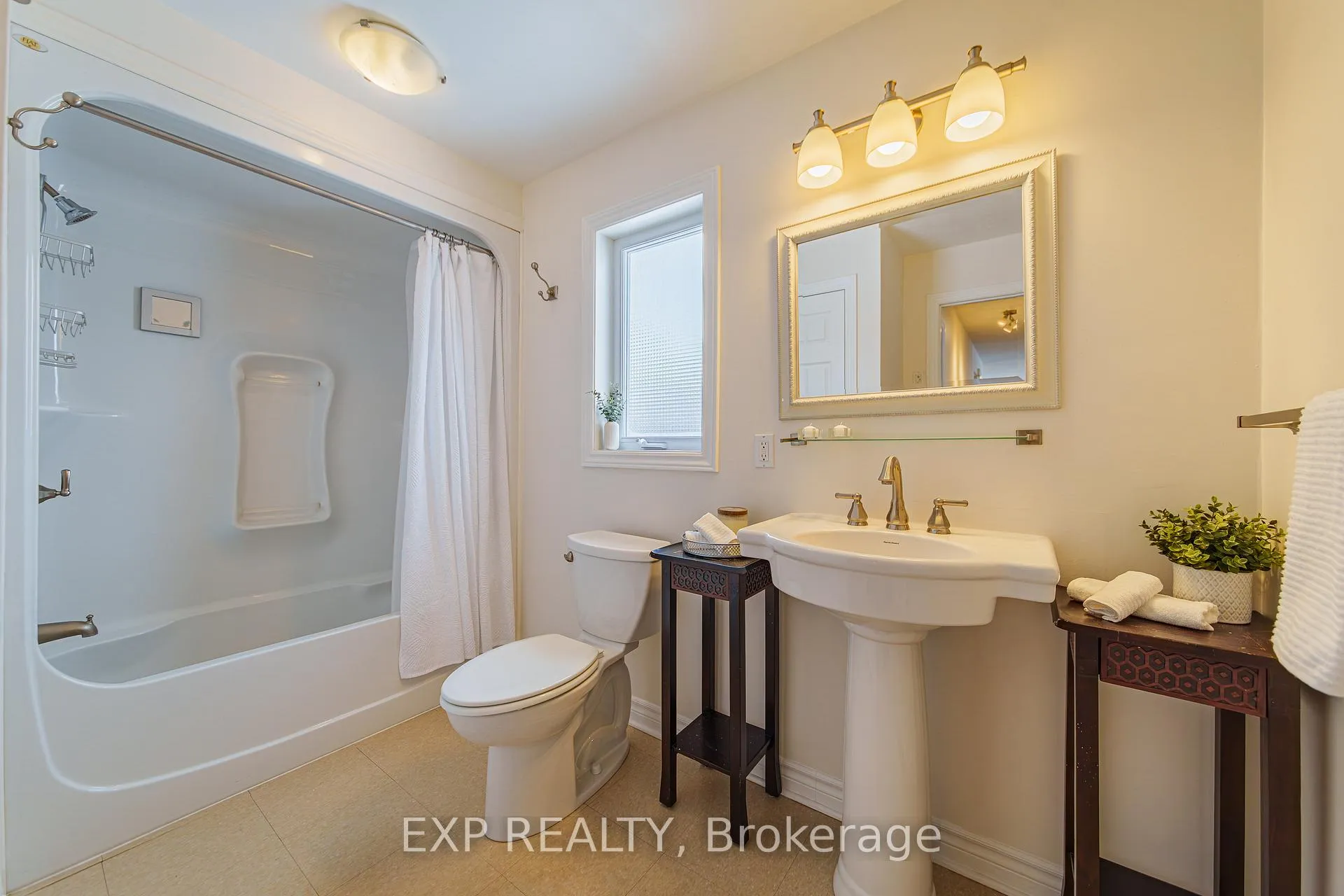 Photo 13 of 1899 Farisita Drive, Ottawa, Vars Village — HOMEH