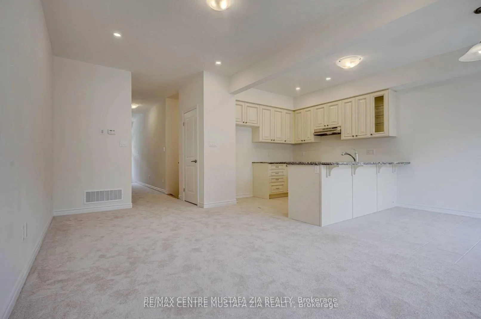 Photo 5 of Unit 41, 515 Garner Road W, Hamilton, Ancaster — HOMEH