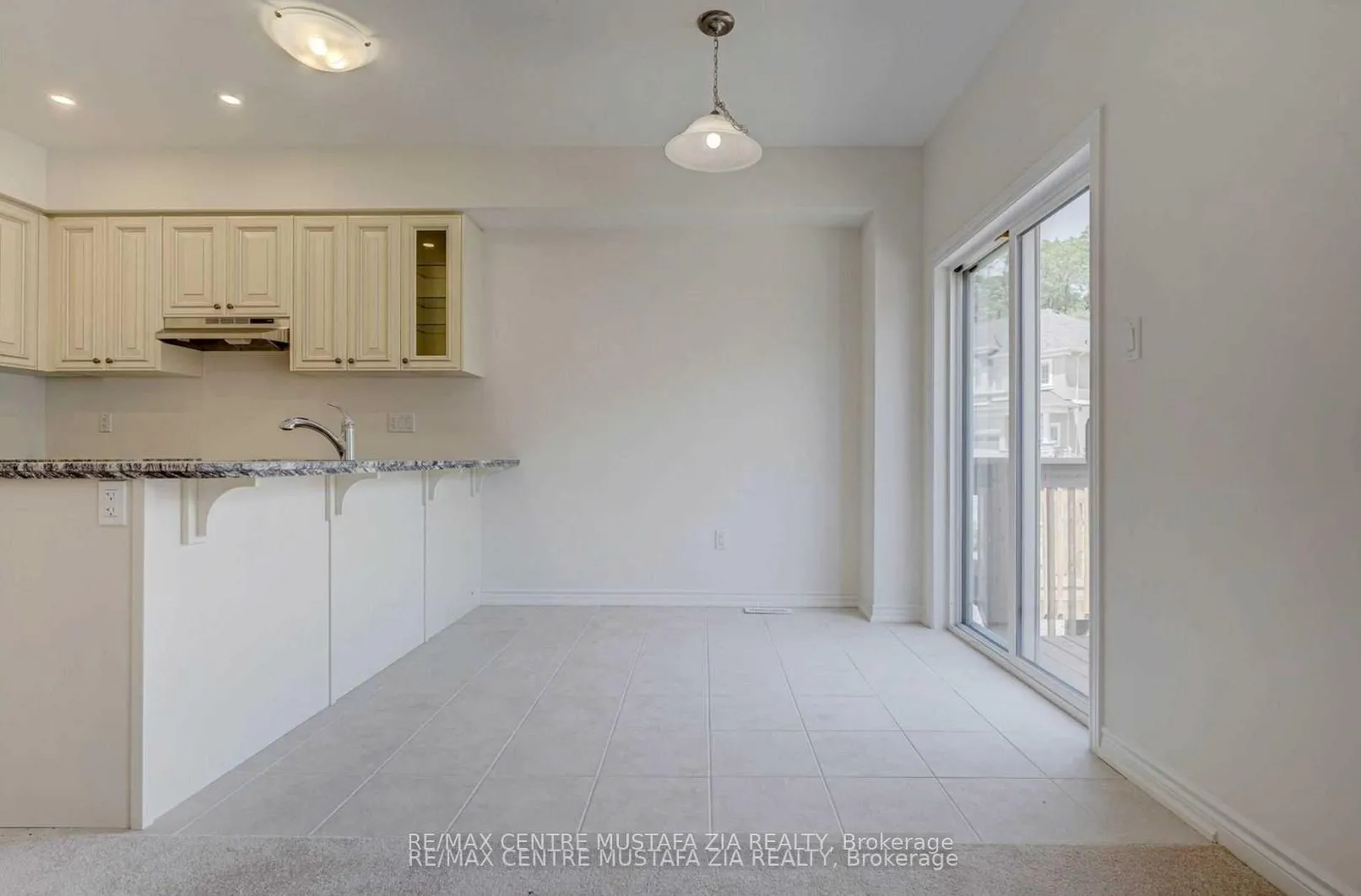 Photo 6 of Unit 41, 515 Garner Road W, Hamilton, Ancaster — HOMEH