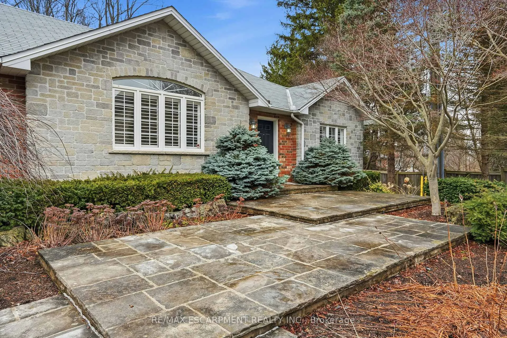 Photo 3 of 65 Jerseyville Road E, Hamilton, Ancaster — HOMEH