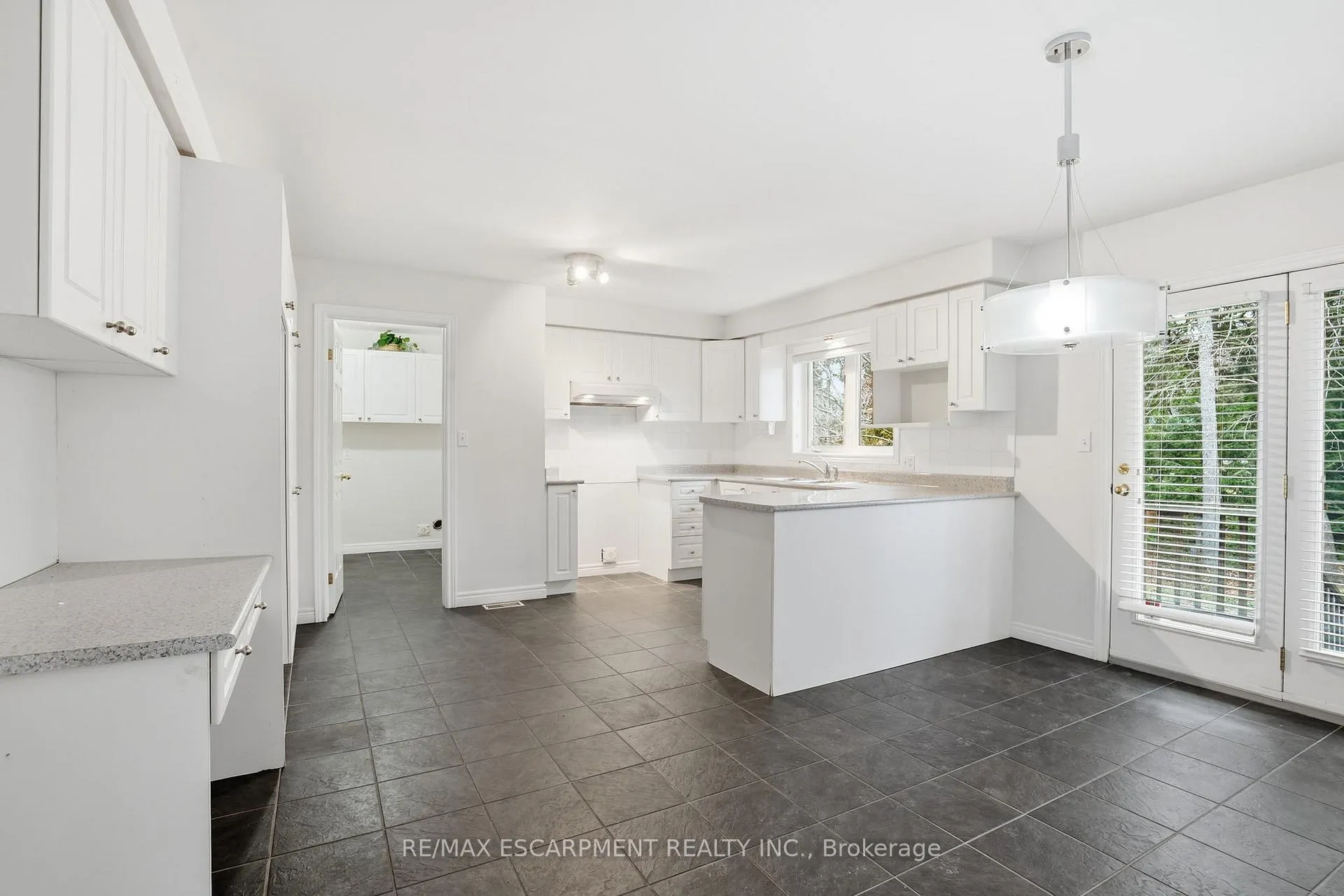 Photo 12 of 65 Jerseyville Road E, Hamilton, Ancaster — HOMEH