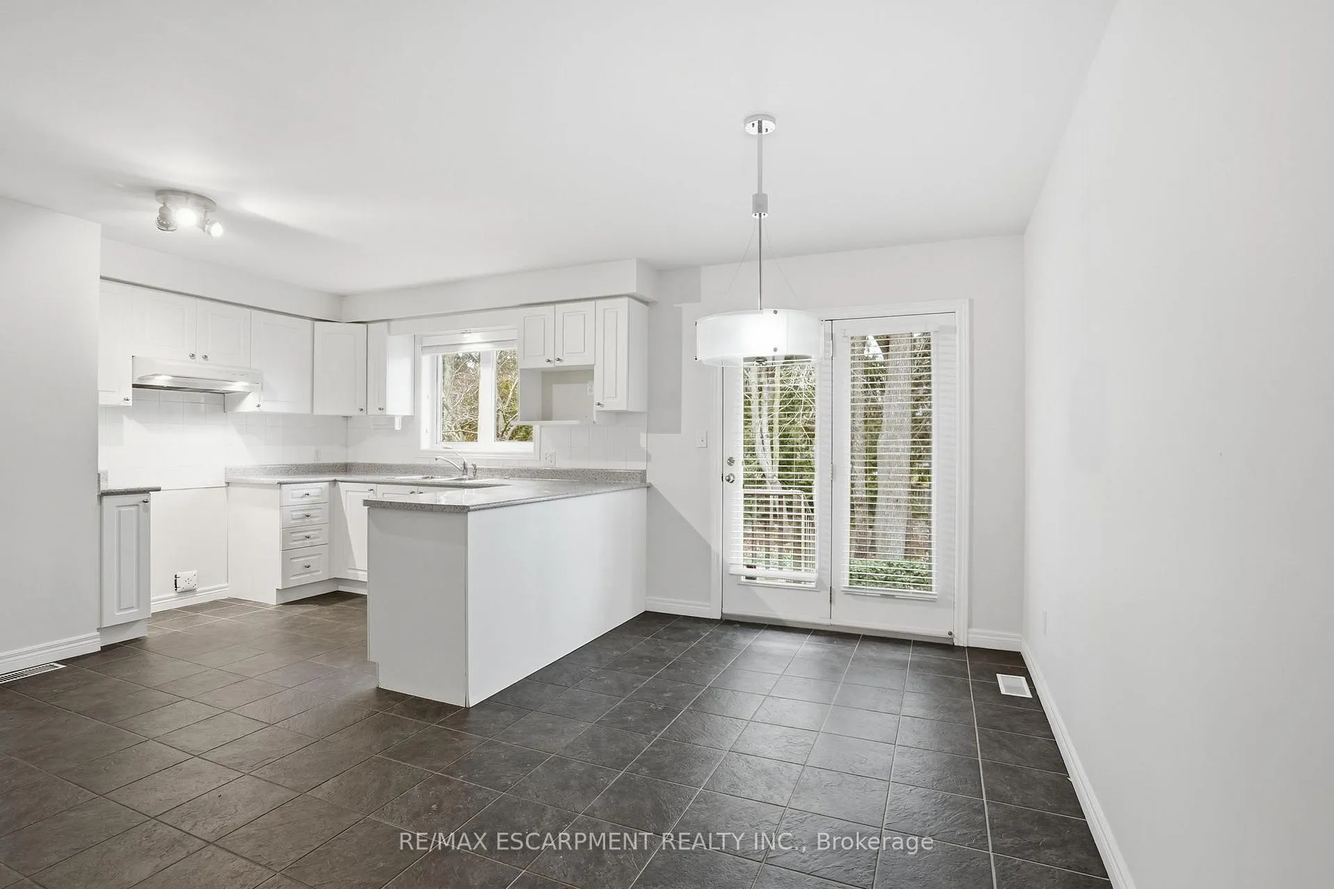Photo 13 of 65 Jerseyville Road E, Hamilton, Ancaster — HOMEH