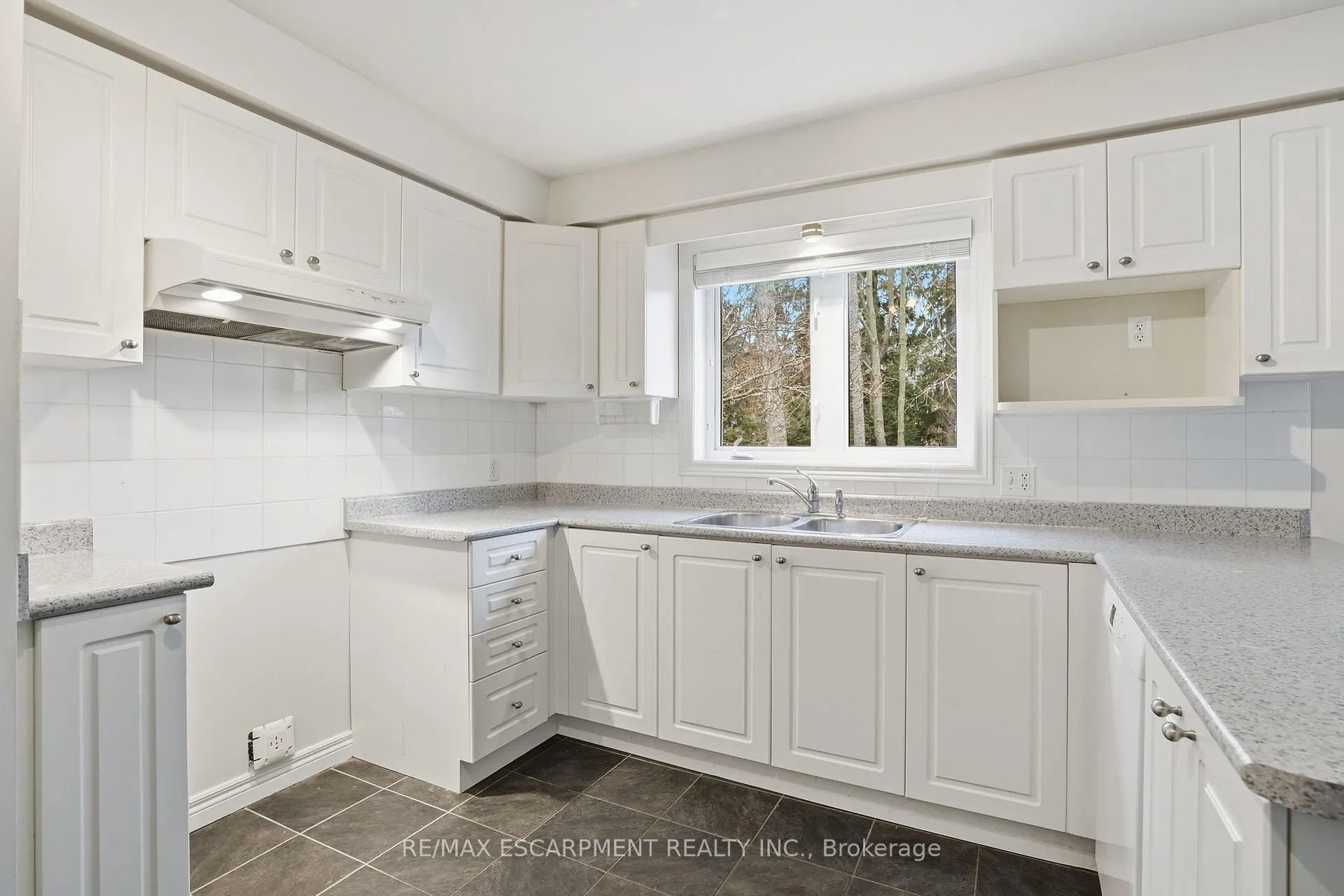 Photo 14 of 65 Jerseyville Road E, Hamilton, Ancaster — HOMEH
