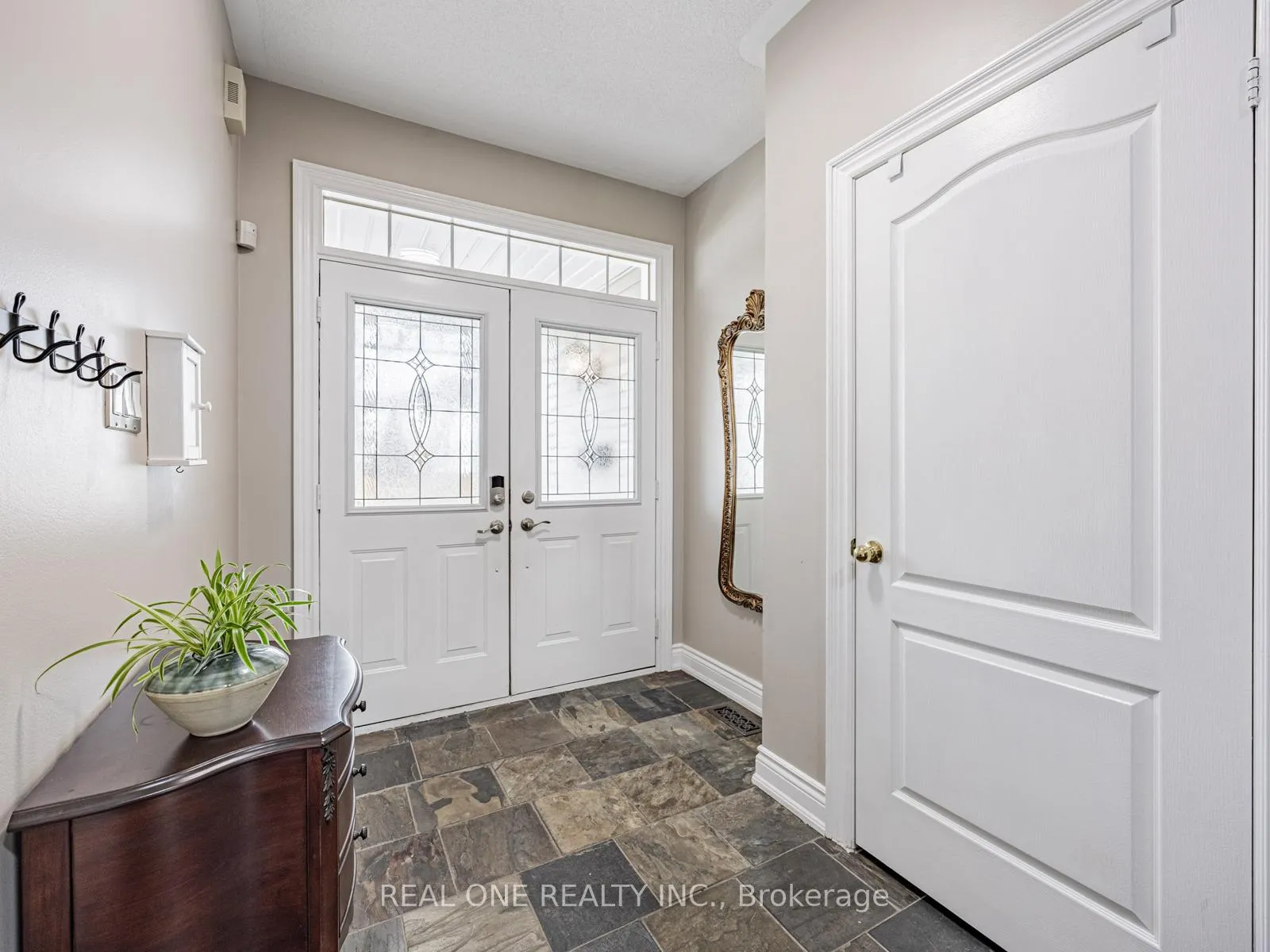 Photo 2 of 51 Hanson Crescent, Whitby, Brooklin — HOMEH