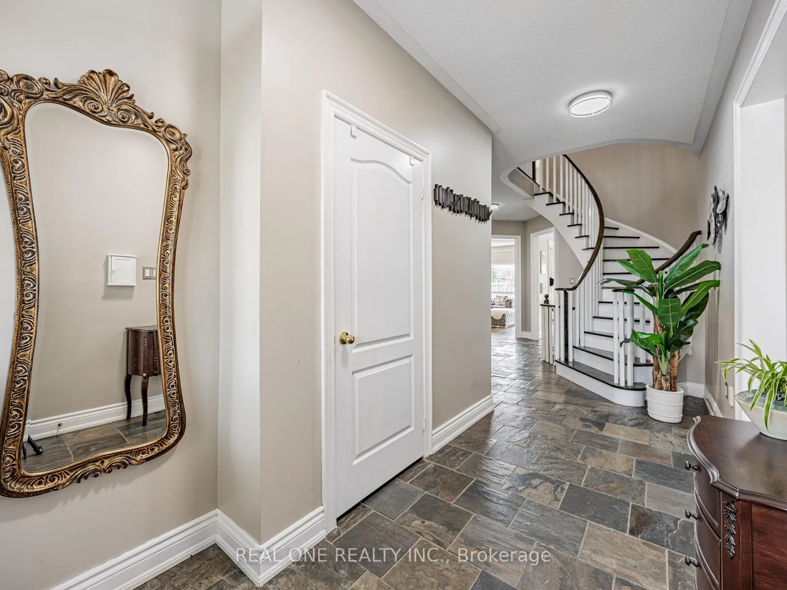 Photo 3 of 51 Hanson Crescent, Whitby, Brooklin — HOMEH