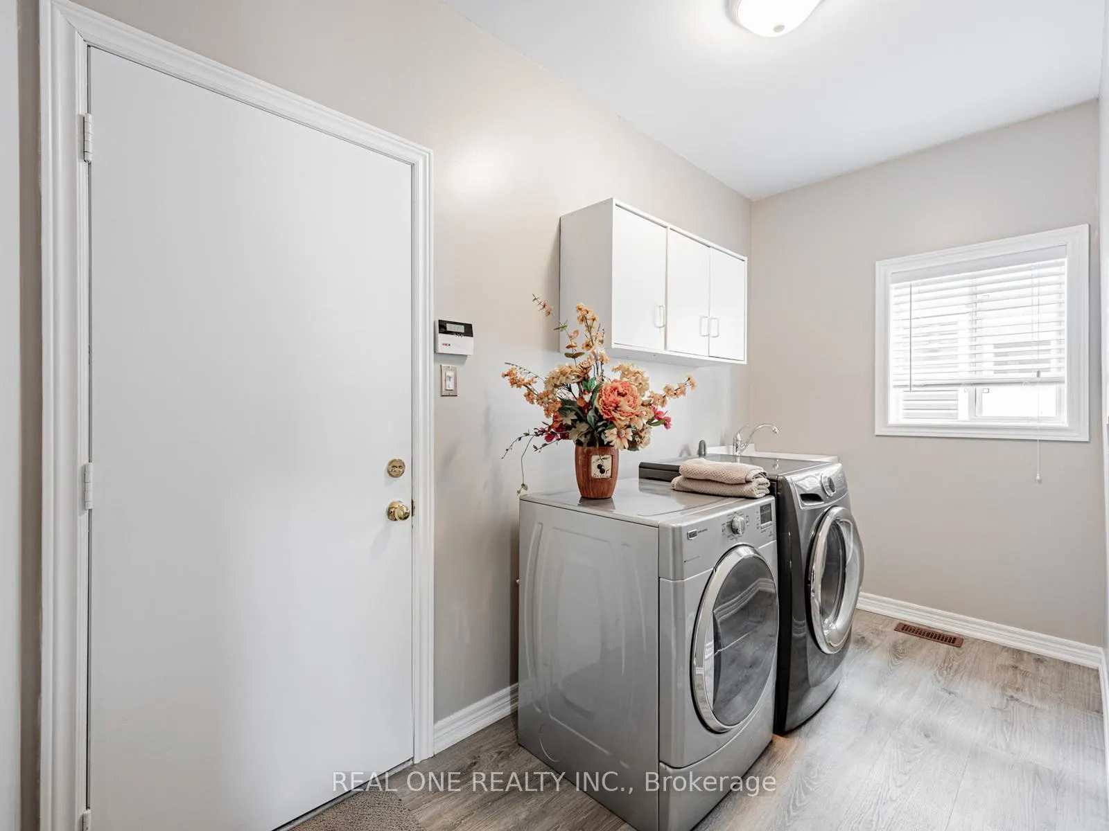 Photo 19 of 51 Hanson Crescent, Whitby, Brooklin — HOMEH