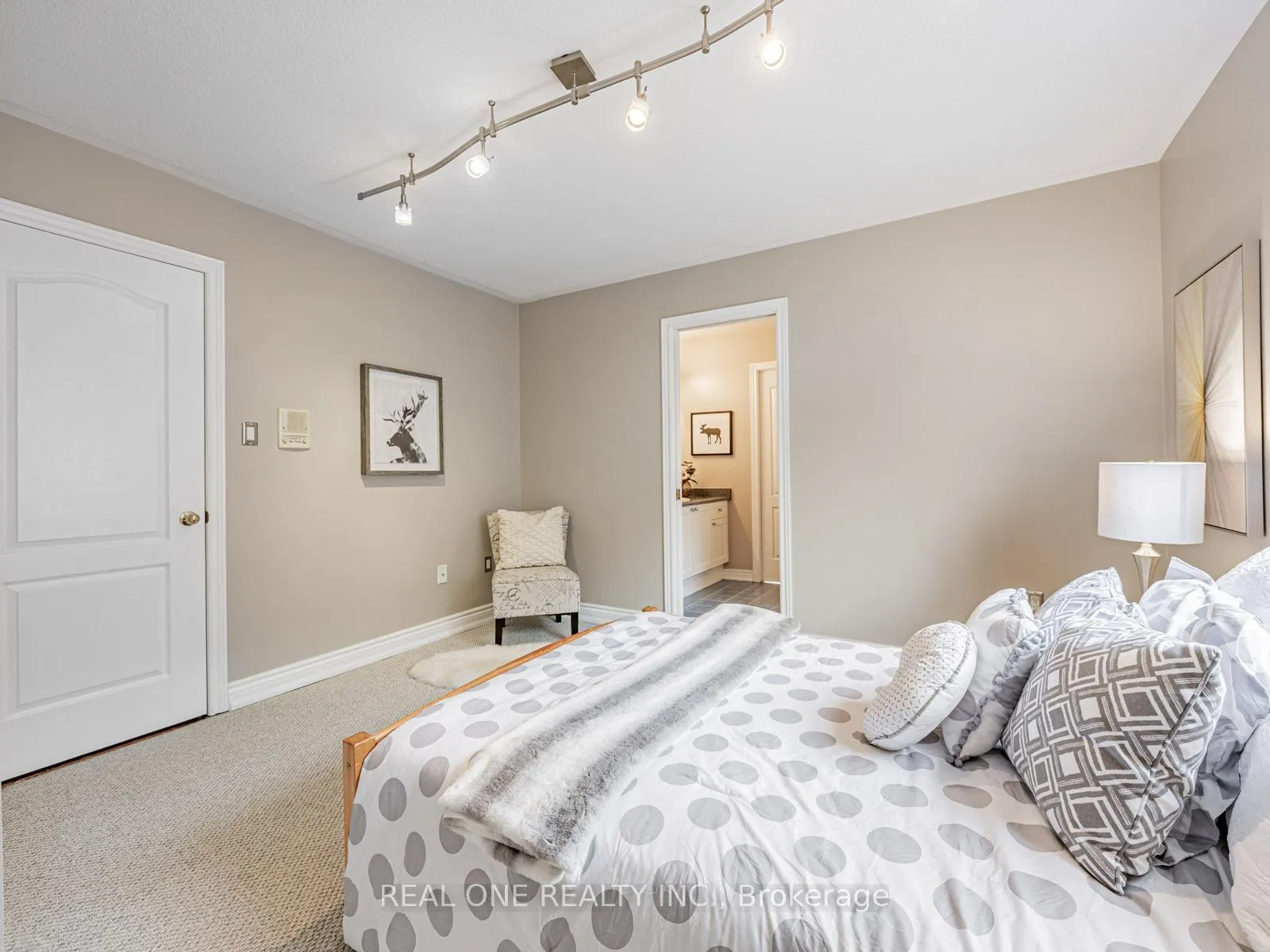 Photo 29 of 51 Hanson Crescent, Whitby, Brooklin — HOMEH