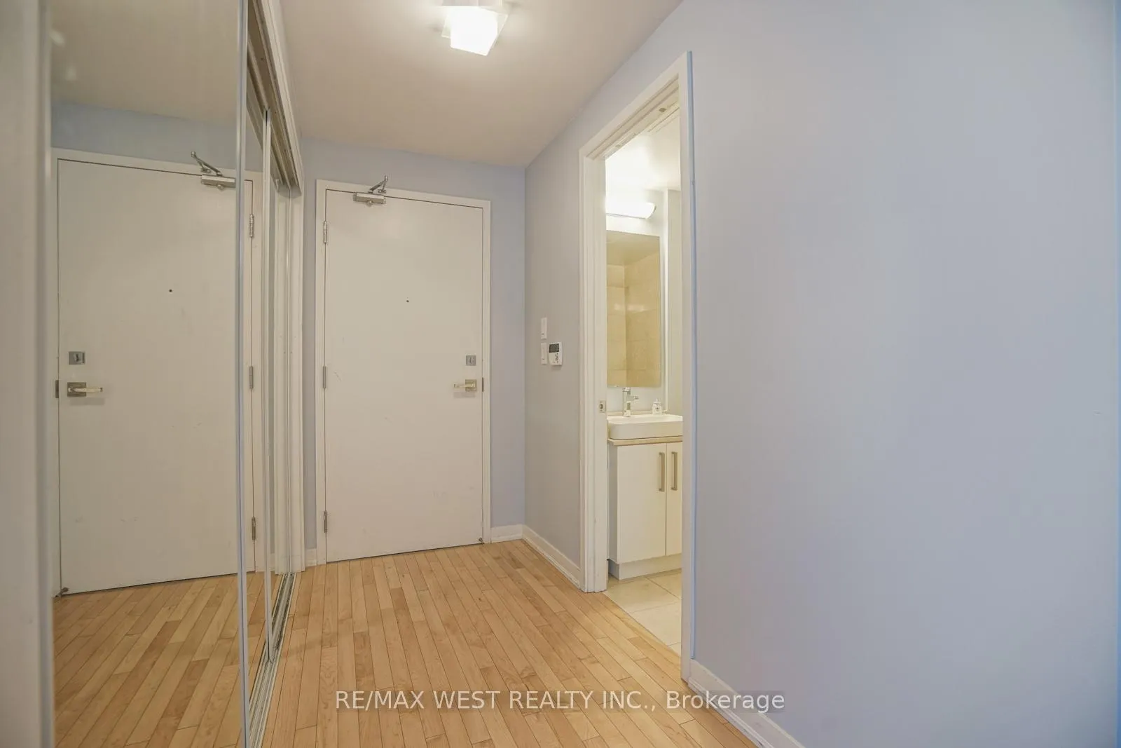 Photo 2 of Unit 1305, 12 York Street, Toronto, Waterfront Communities — HOMEH