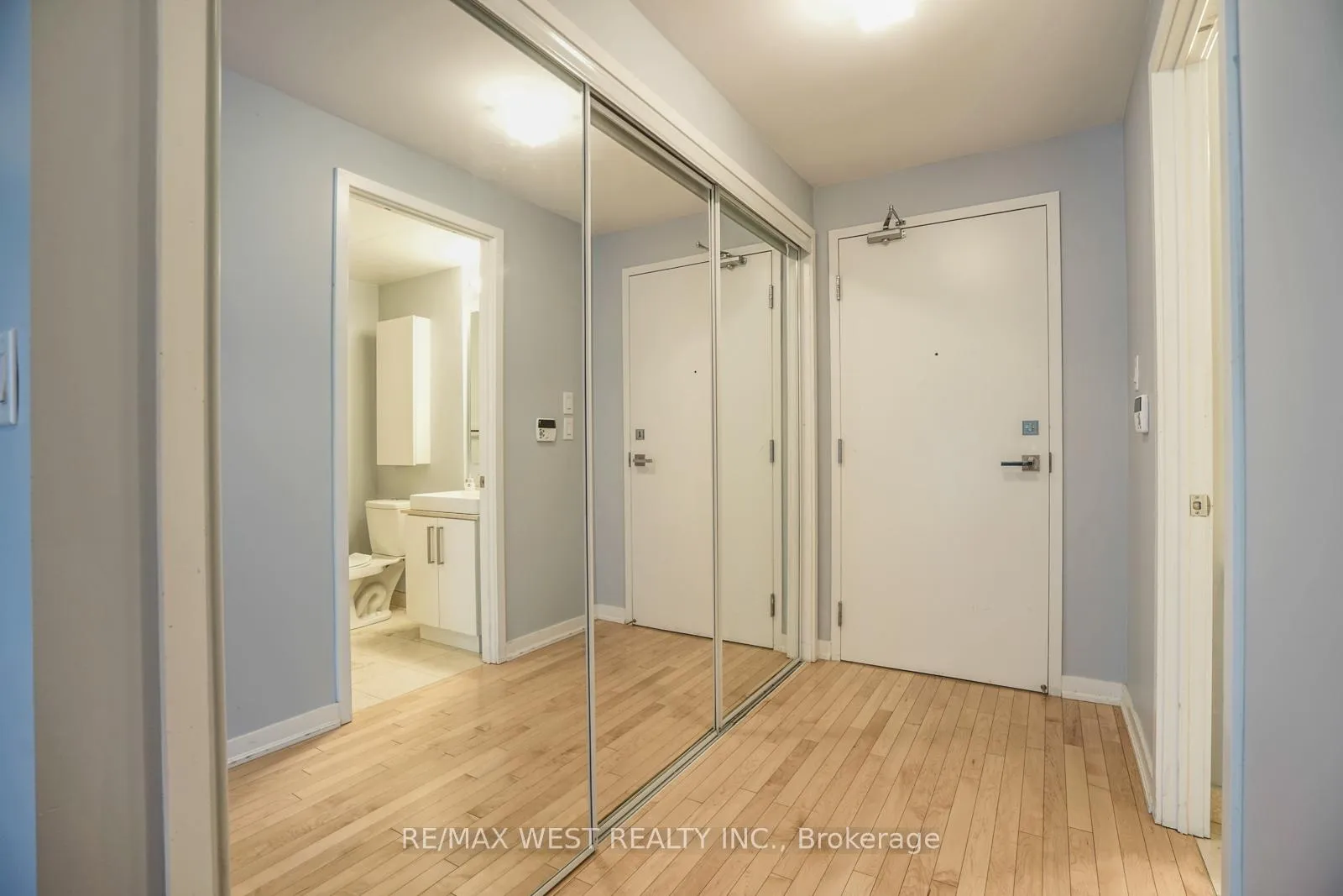 Photo 3 of Unit 1305, 12 York Street, Toronto, Waterfront Communities — HOMEH