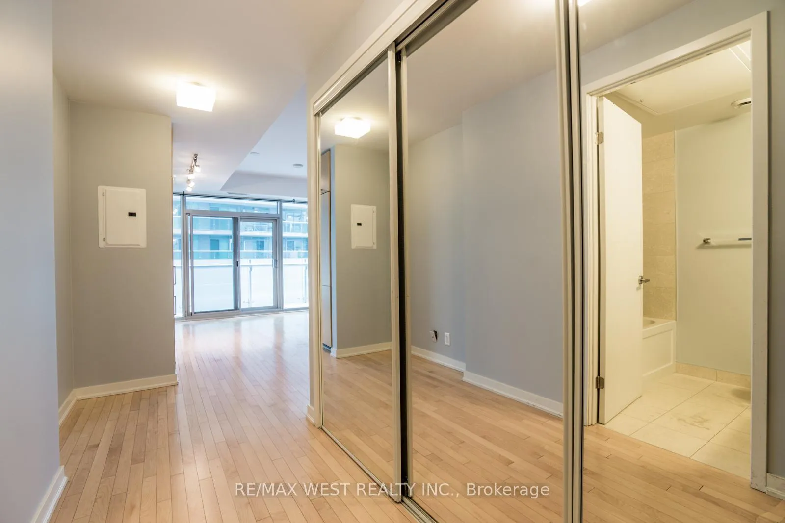 Photo 4 of Unit 1305, 12 York Street, Toronto, Waterfront Communities — HOMEH
