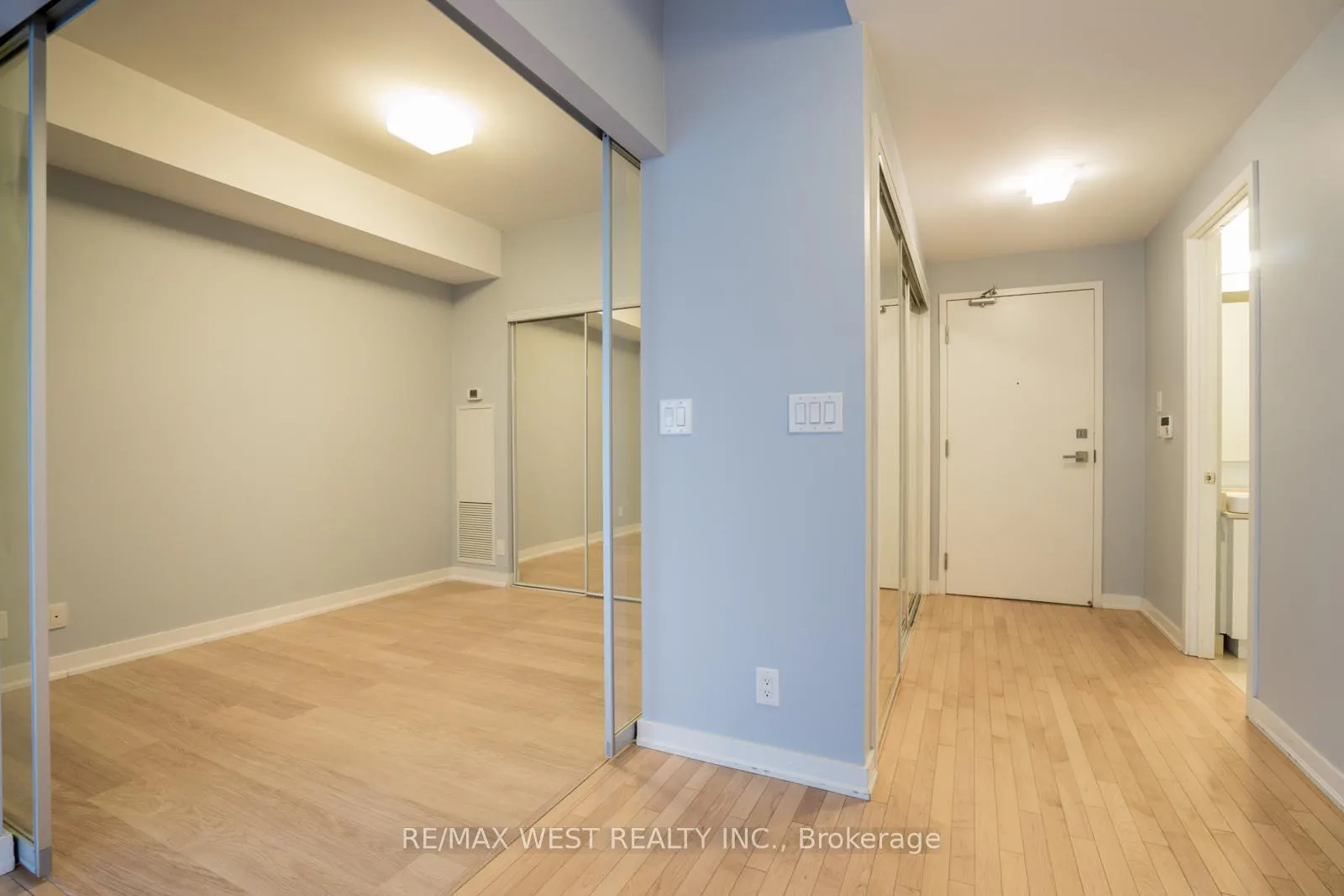 Photo 5 of Unit 1305, 12 York Street, Toronto, Waterfront Communities — HOMEH