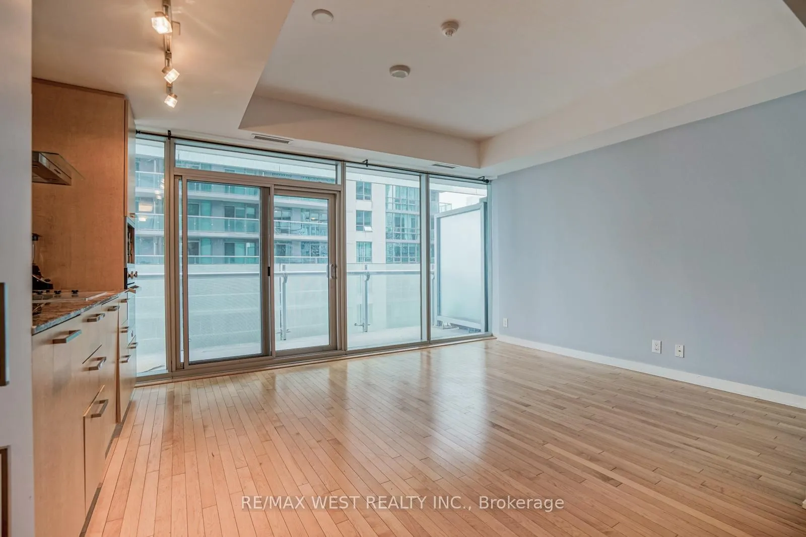 Photo 6 of Unit 1305, 12 York Street, Toronto, Waterfront Communities — HOMEH