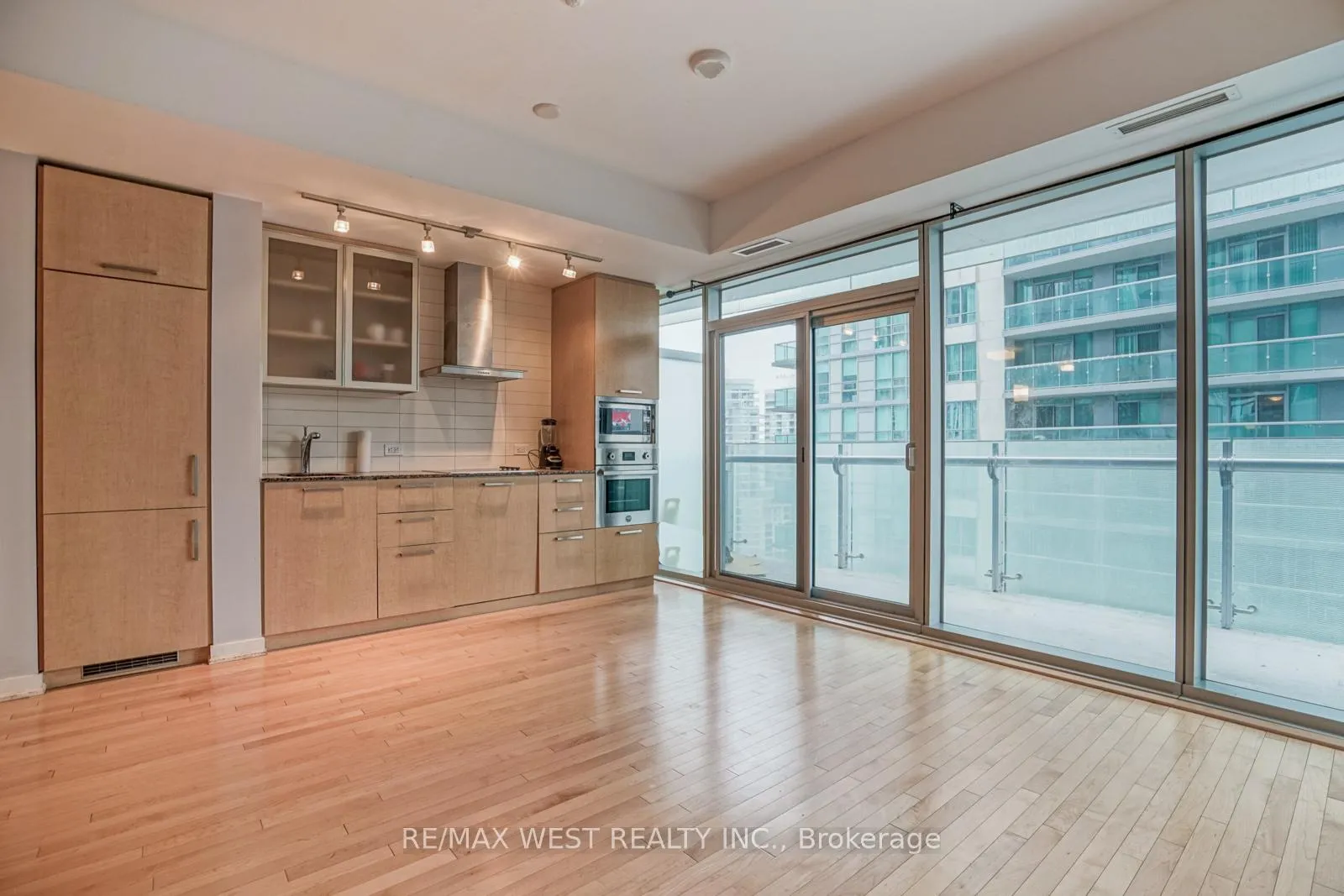 Photo 7 of Unit 1305, 12 York Street, Toronto, Waterfront Communities — HOMEH