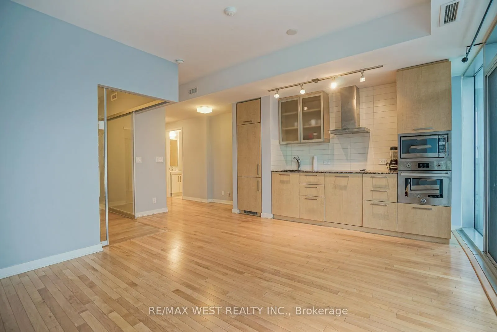 Photo 8 of Unit 1305, 12 York Street, Toronto, Waterfront Communities — HOMEH