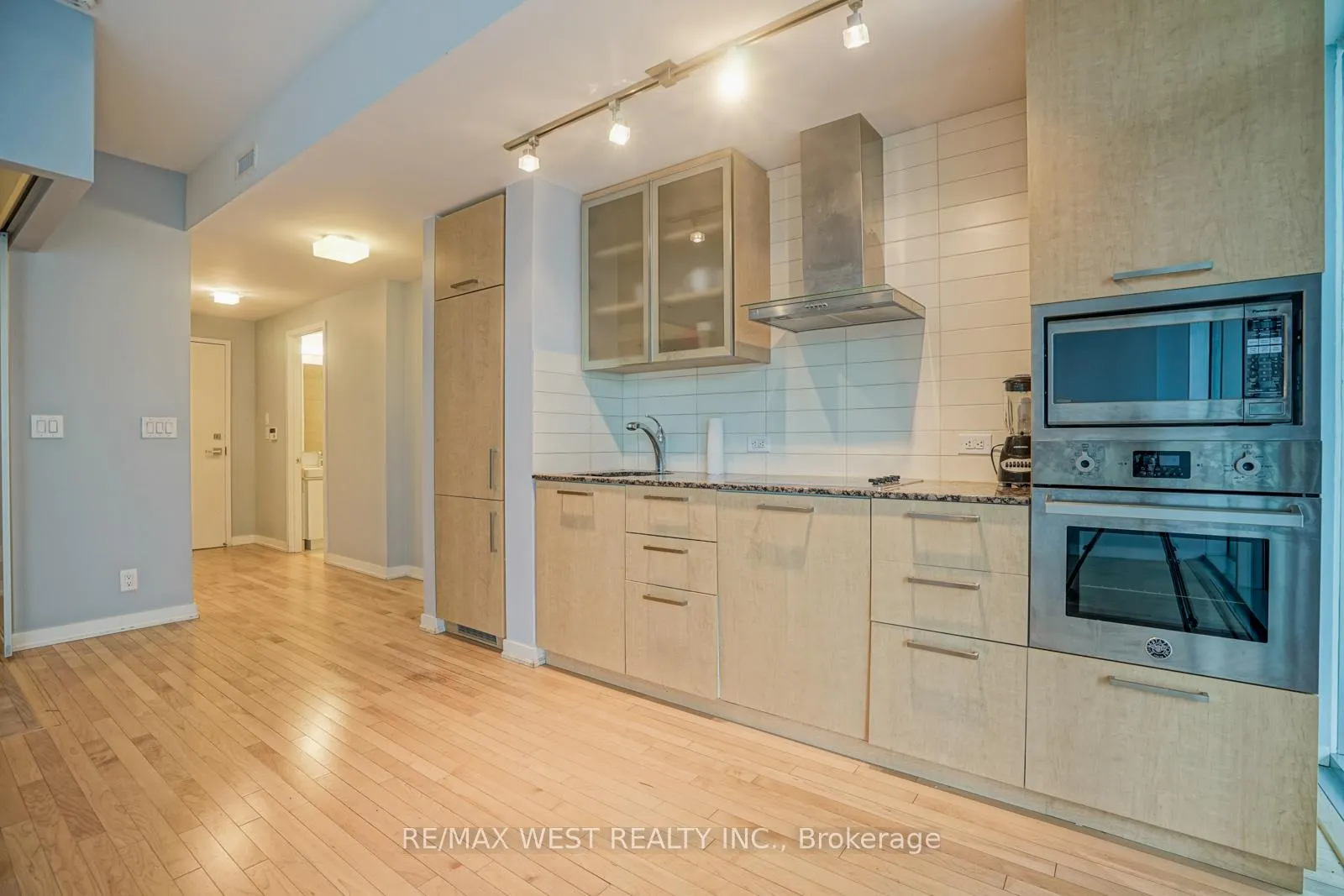 Photo 9 of Unit 1305, 12 York Street, Toronto, Waterfront Communities — HOMEH