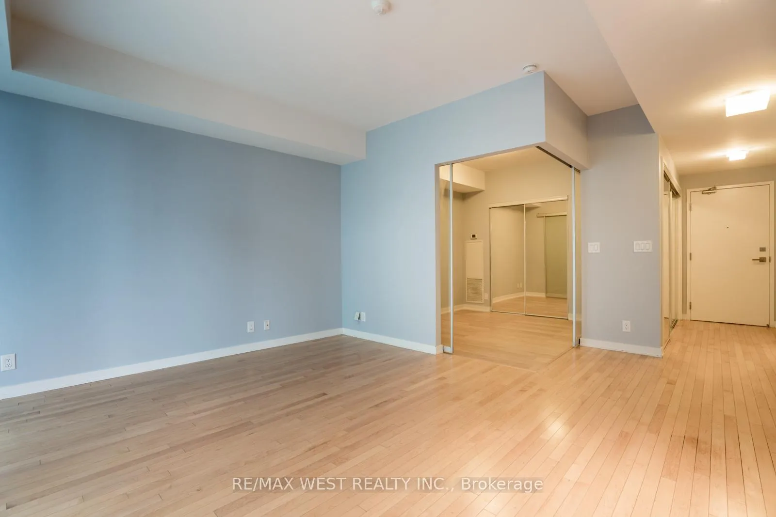 Photo 10 of Unit 1305, 12 York Street, Toronto, Waterfront Communities — HOMEH