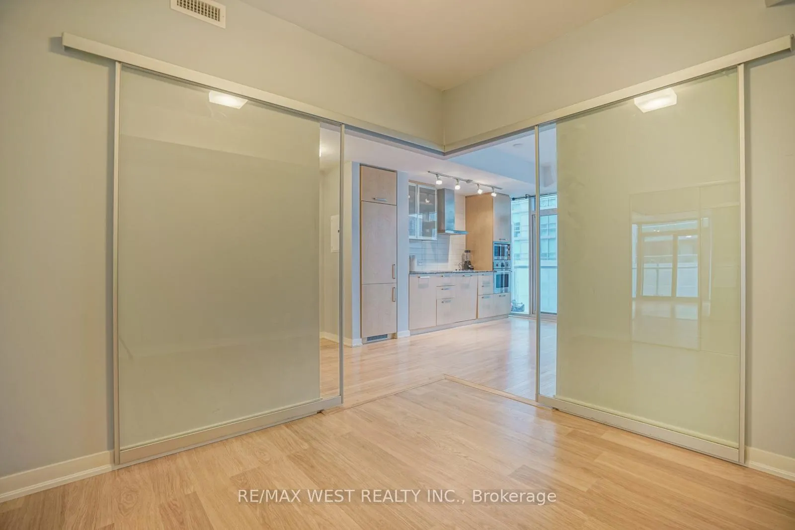 Photo 13 of Unit 1305, 12 York Street, Toronto, Waterfront Communities — HOMEH