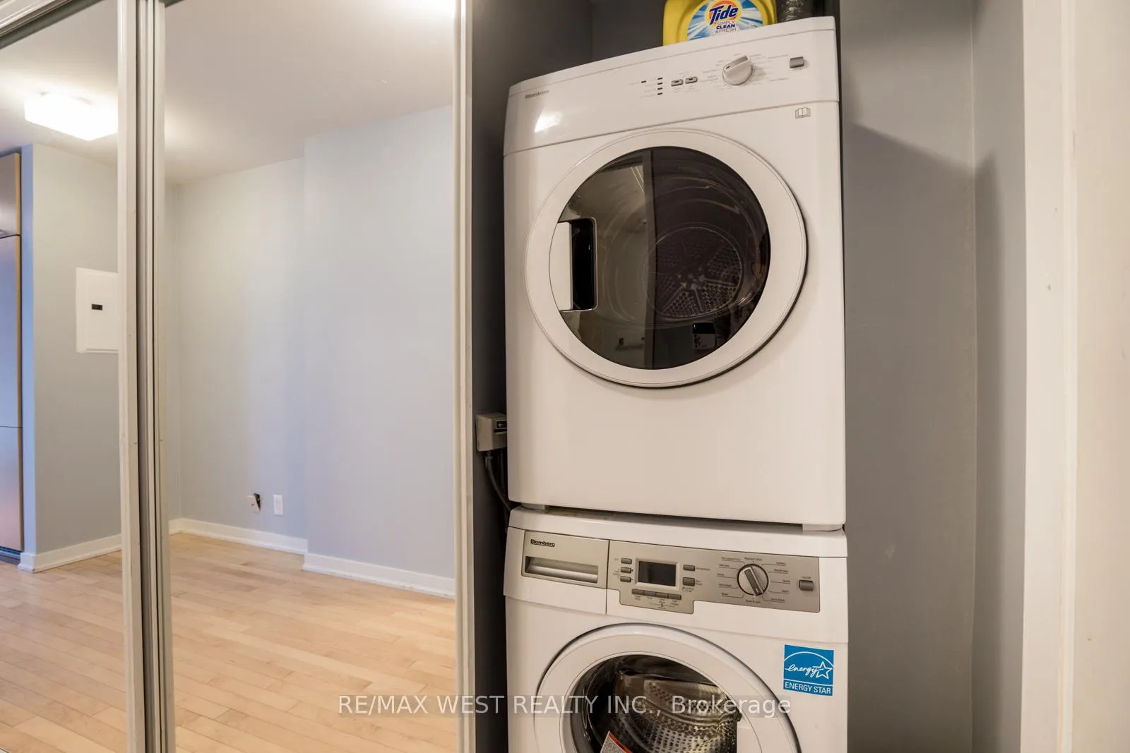 Photo 14 of Unit 1305, 12 York Street, Toronto, Waterfront Communities — HOMEH
