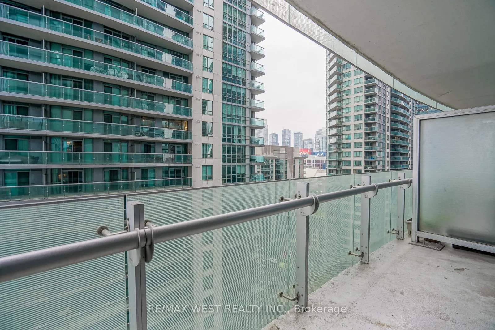 Photo 17 of Unit 1305, 12 York Street, Toronto, Waterfront Communities — HOMEH