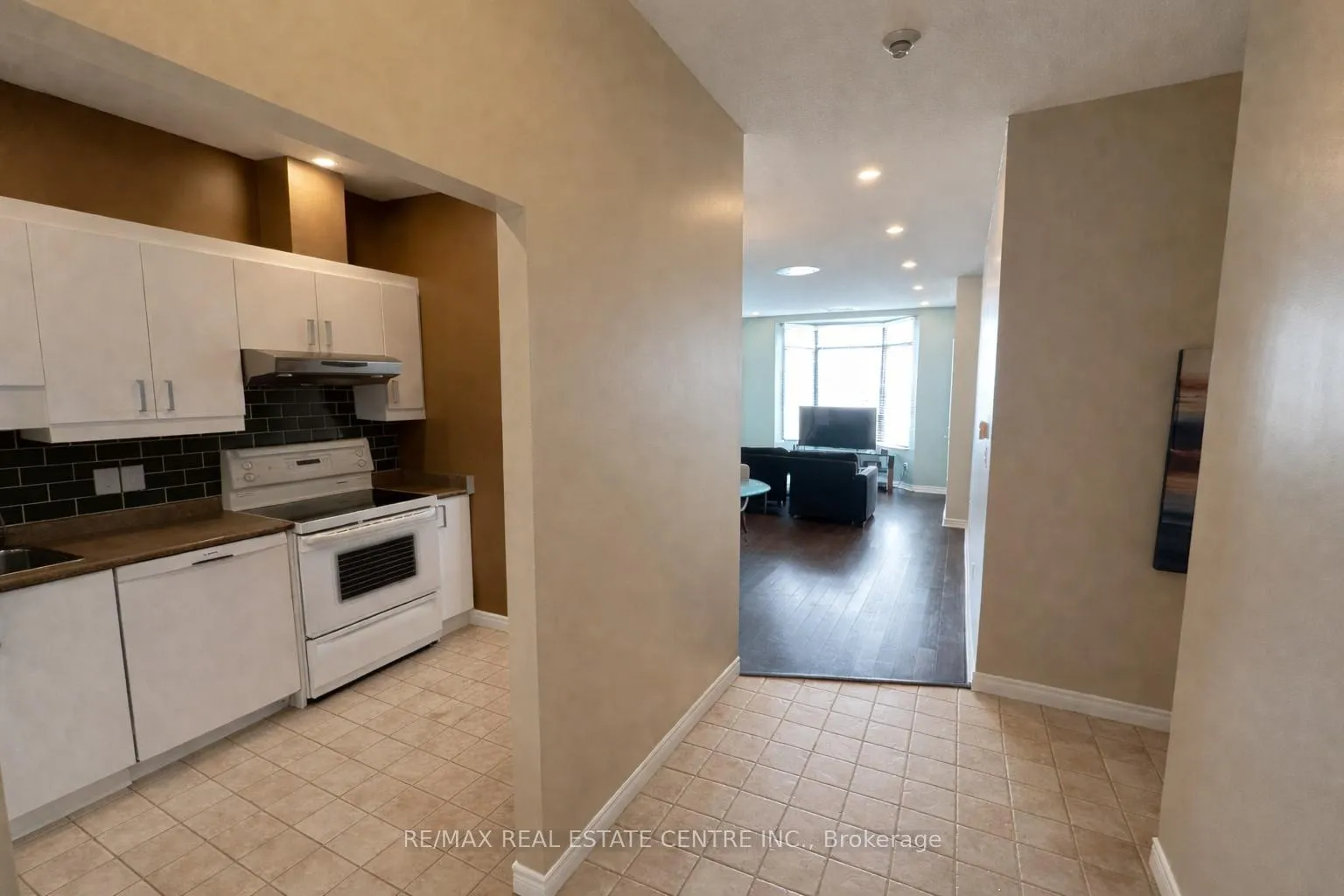Photo 3 of Unit 506, 5 Ogilvie Street, Hamilton, Dundas — HOMEH
