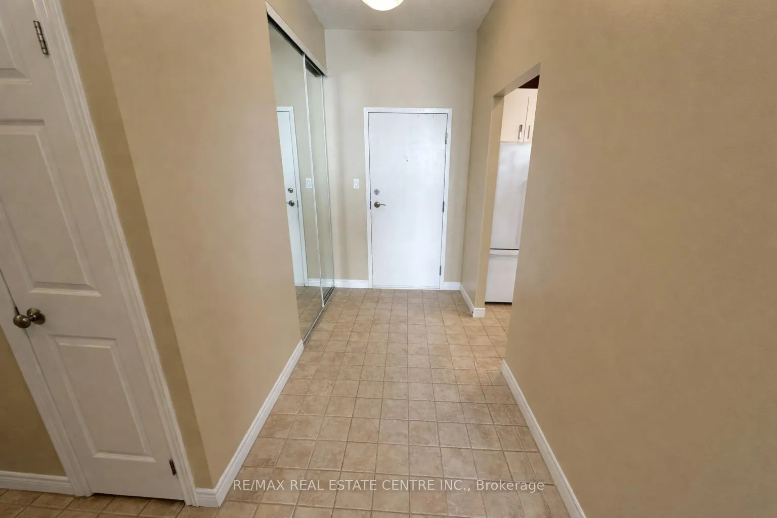 Photo 4 of Unit 506, 5 Ogilvie Street, Hamilton, Dundas — HOMEH