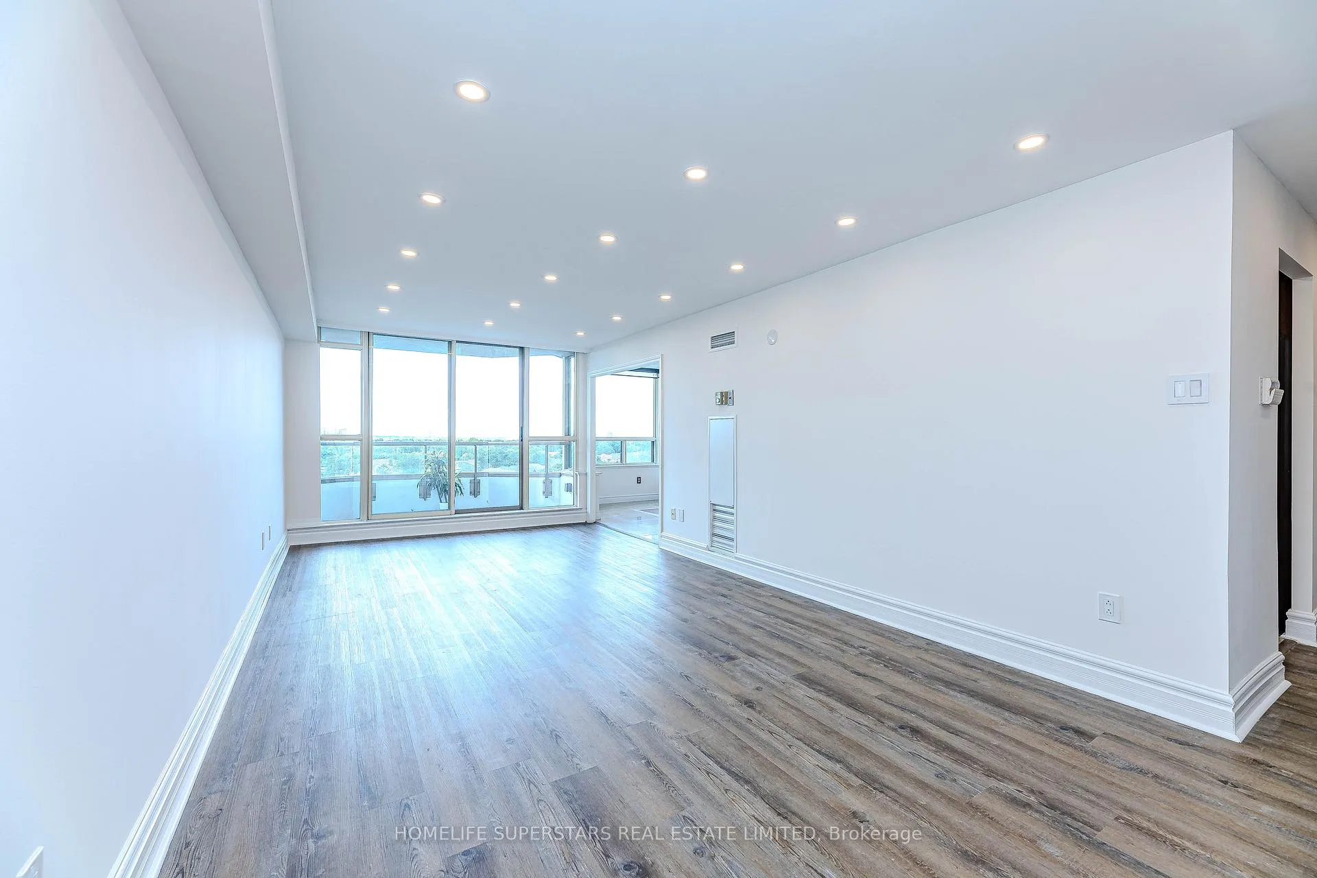 Photo 5 of Unit 1005, 7 Townsgate Drive, Vaughan, Crestwood-Springfarm-Yorkhill — HOMEH