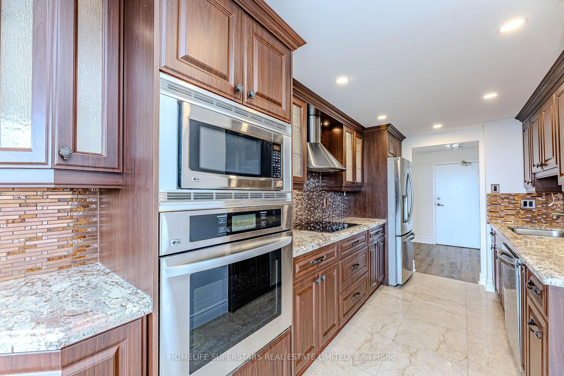 Photo 8 of Unit 1005, 7 Townsgate Drive, Vaughan, Crestwood-Springfarm-Yorkhill — HOMEH