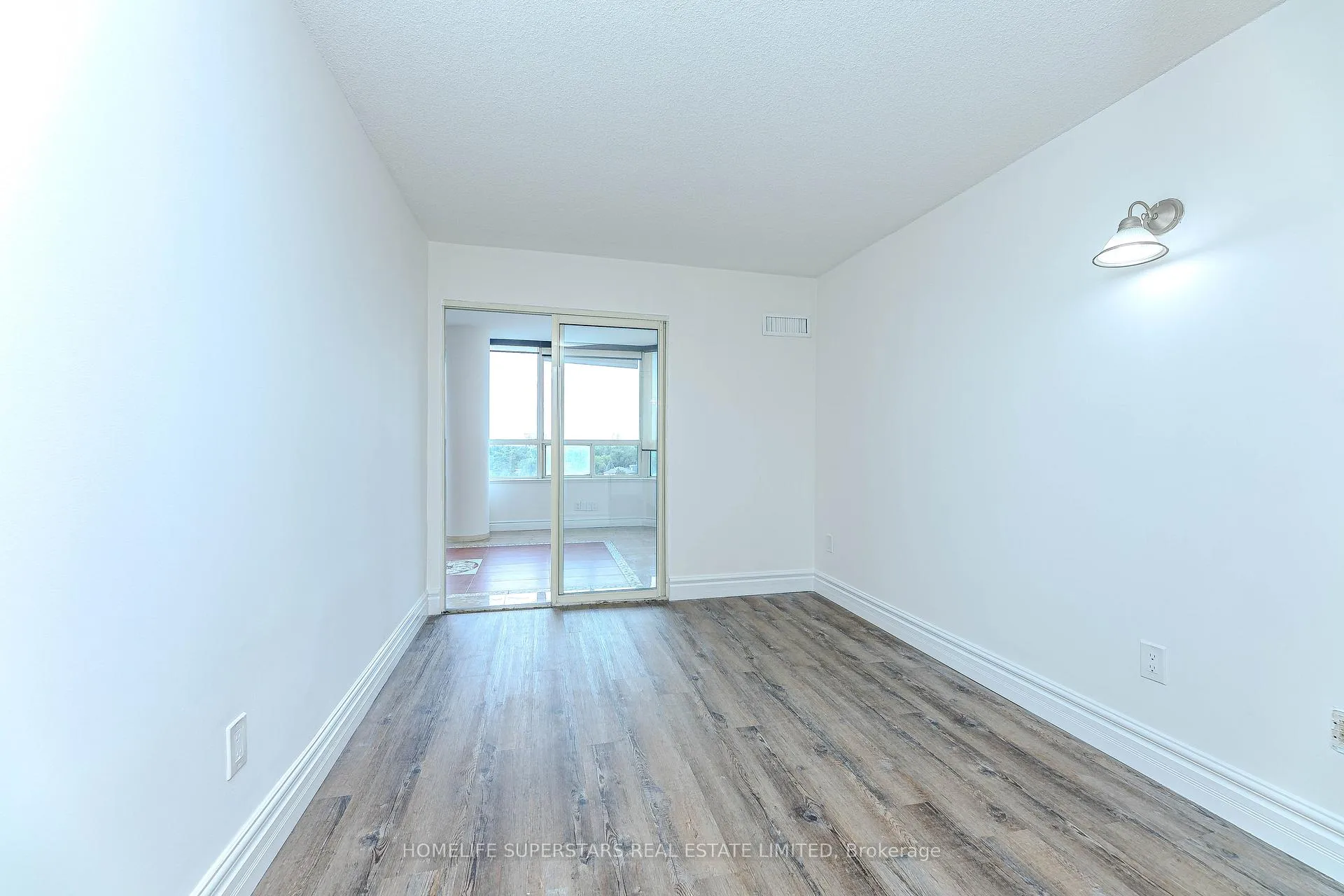 Photo 12 of Unit 1005, 7 Townsgate Drive, Vaughan, Crestwood-Springfarm-Yorkhill — HOMEH