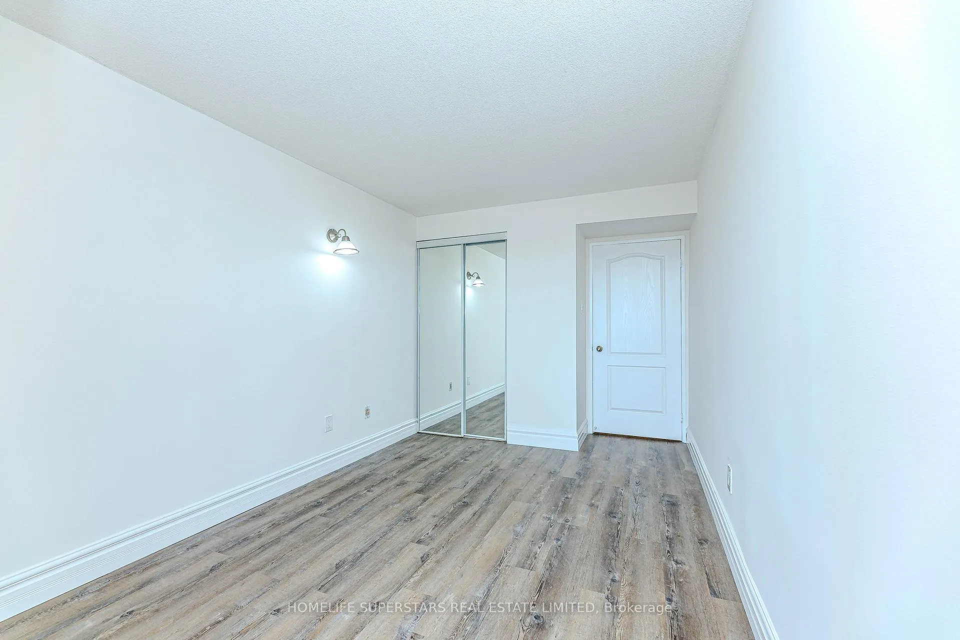 Photo 13 of Unit 1005, 7 Townsgate Drive, Vaughan, Crestwood-Springfarm-Yorkhill — HOMEH