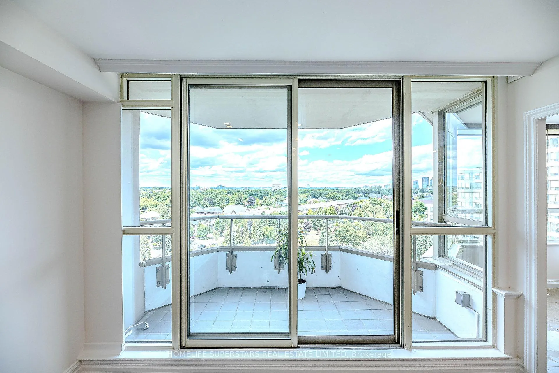 Photo 21 of Unit 1005, 7 Townsgate Drive, Vaughan, Crestwood-Springfarm-Yorkhill — HOMEH