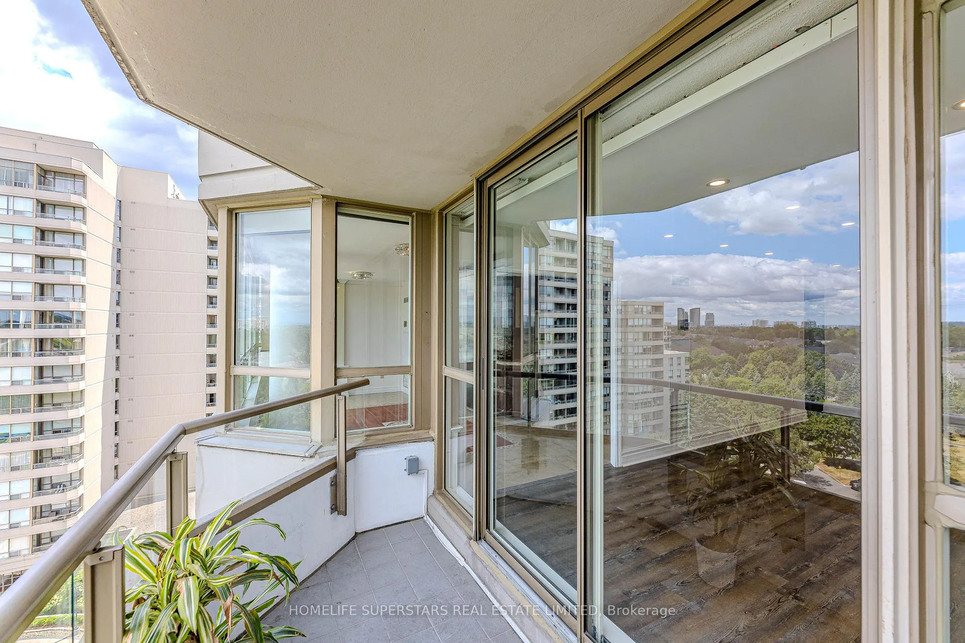 Photo 23 of Unit 1005, 7 Townsgate Drive, Vaughan, Crestwood-Springfarm-Yorkhill — HOMEH
