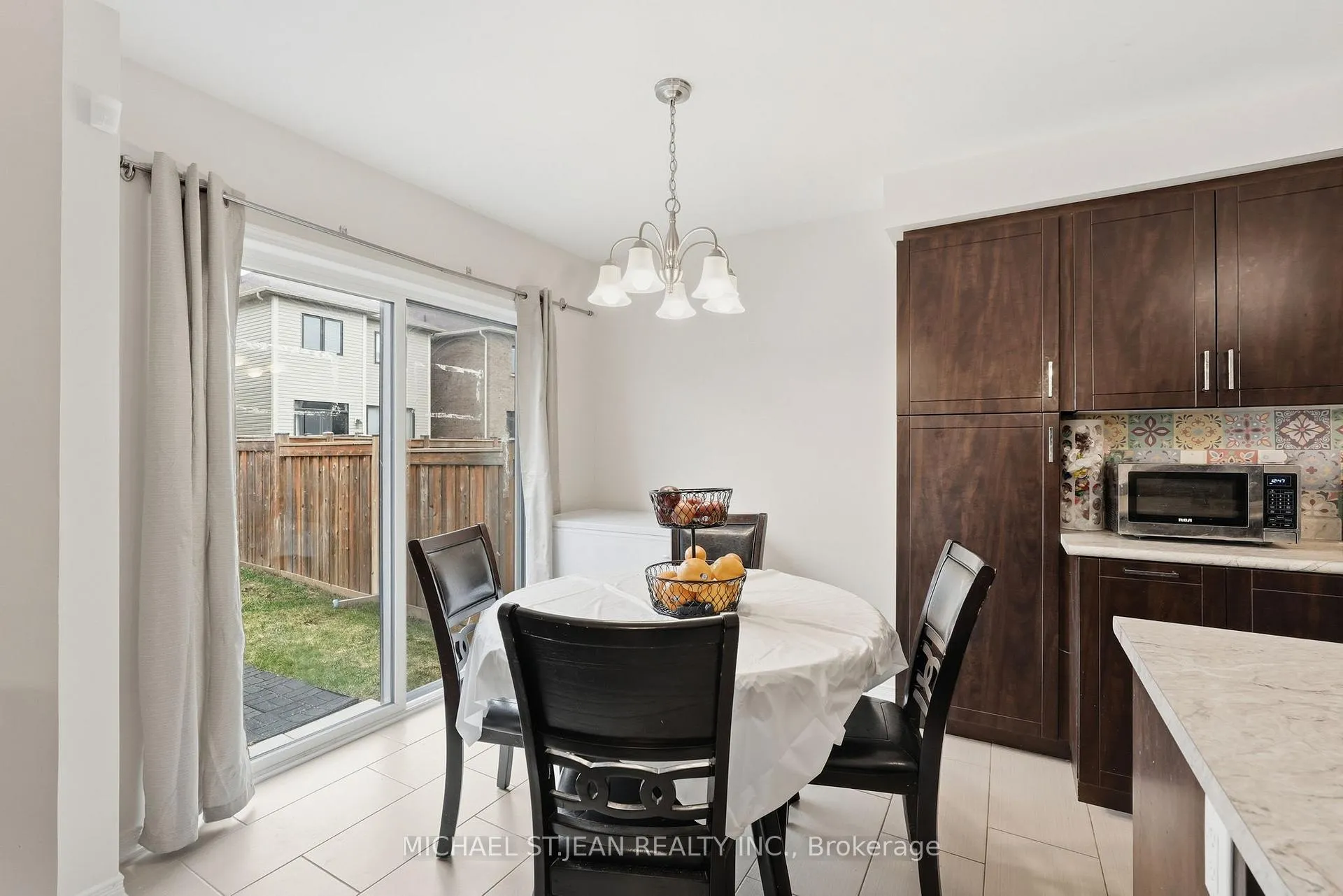 Photo 13 of 45 Kelso Drive, Haldimand — HOMEH