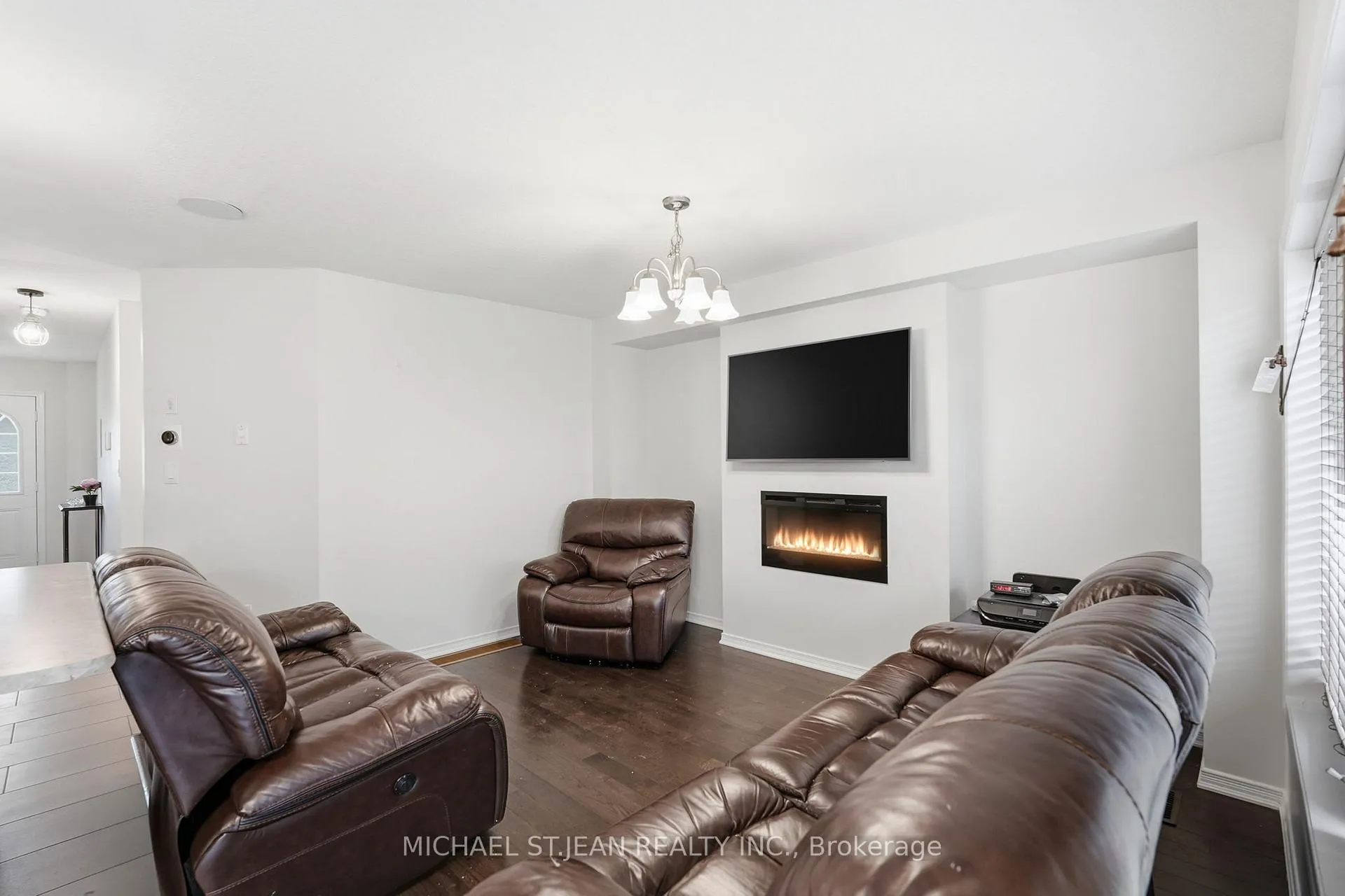 Photo 15 of 45 Kelso Drive, Haldimand — HOMEH