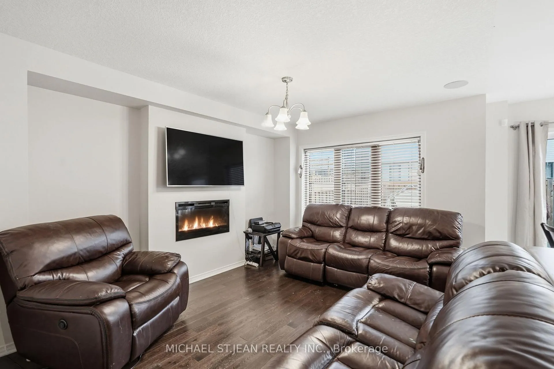 Photo 16 of 45 Kelso Drive, Haldimand — HOMEH