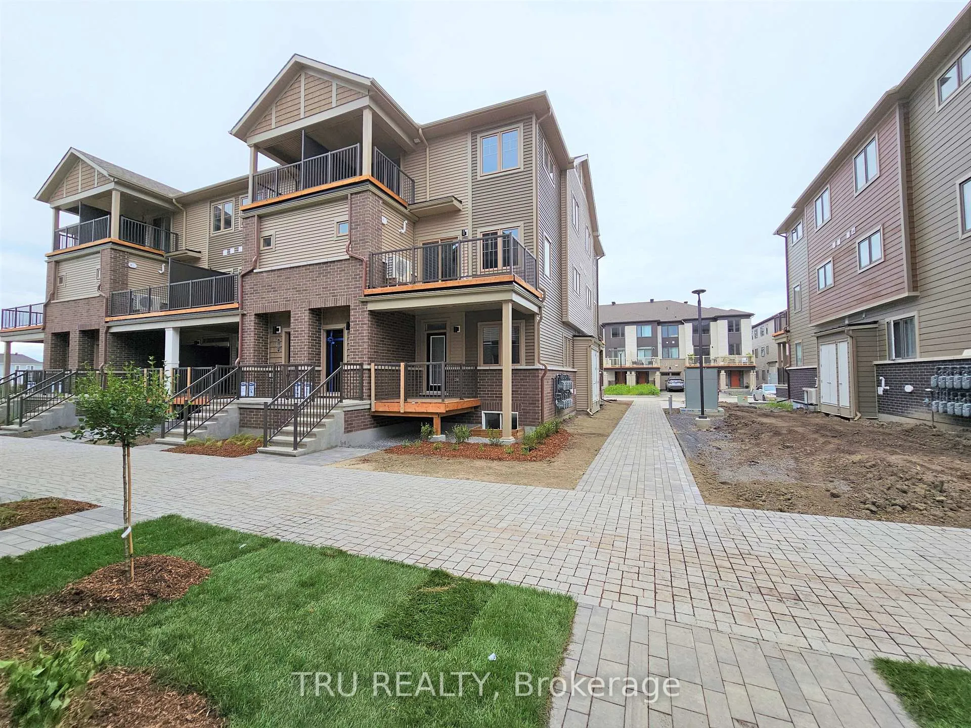 Photo 2 of 200 Anyolite Private, Ottawa, Barrhaven - Heritage Park — HOMEH