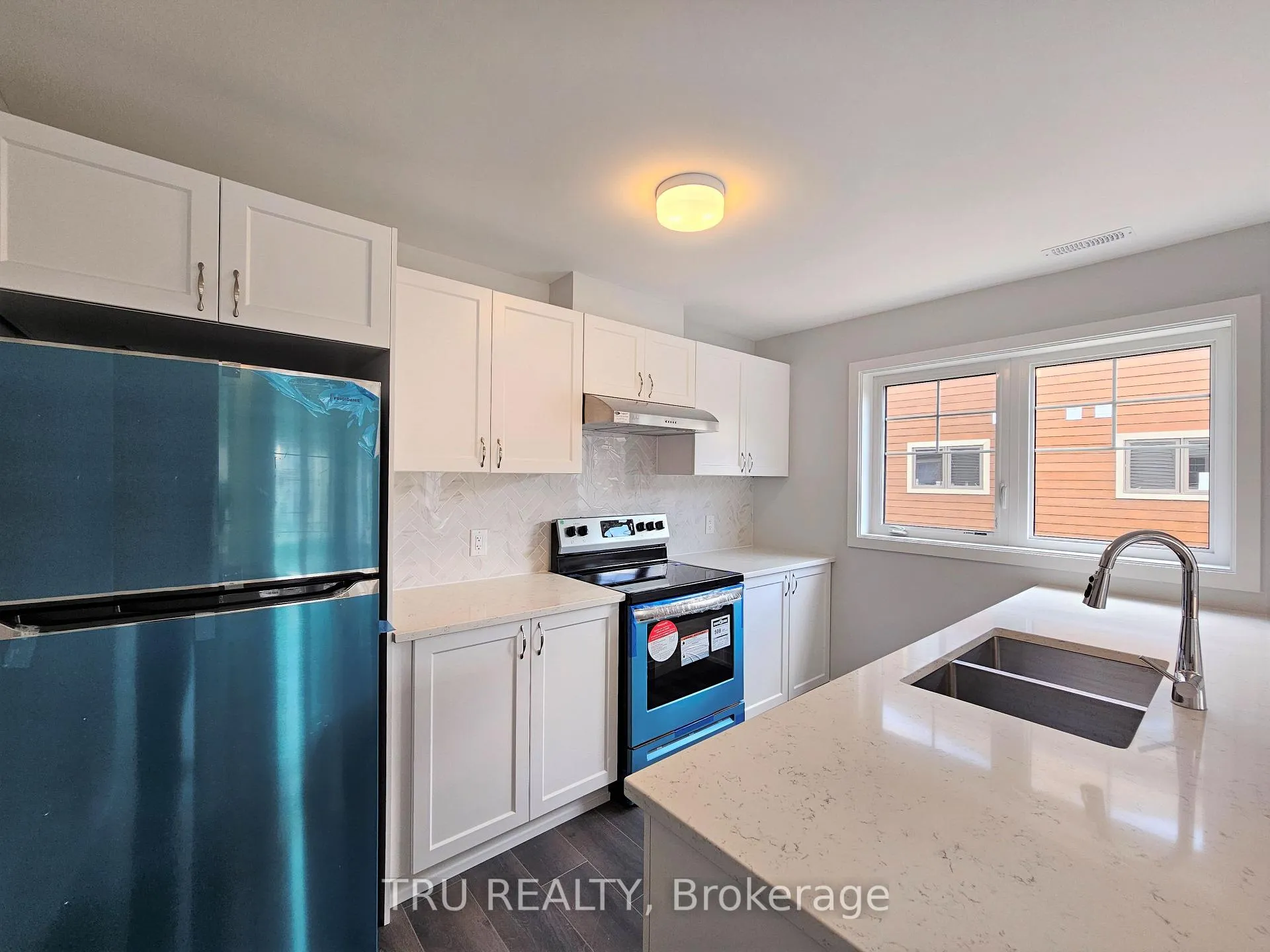 Photo 3 of 200 Anyolite Private, Ottawa, Barrhaven - Heritage Park — HOMEH