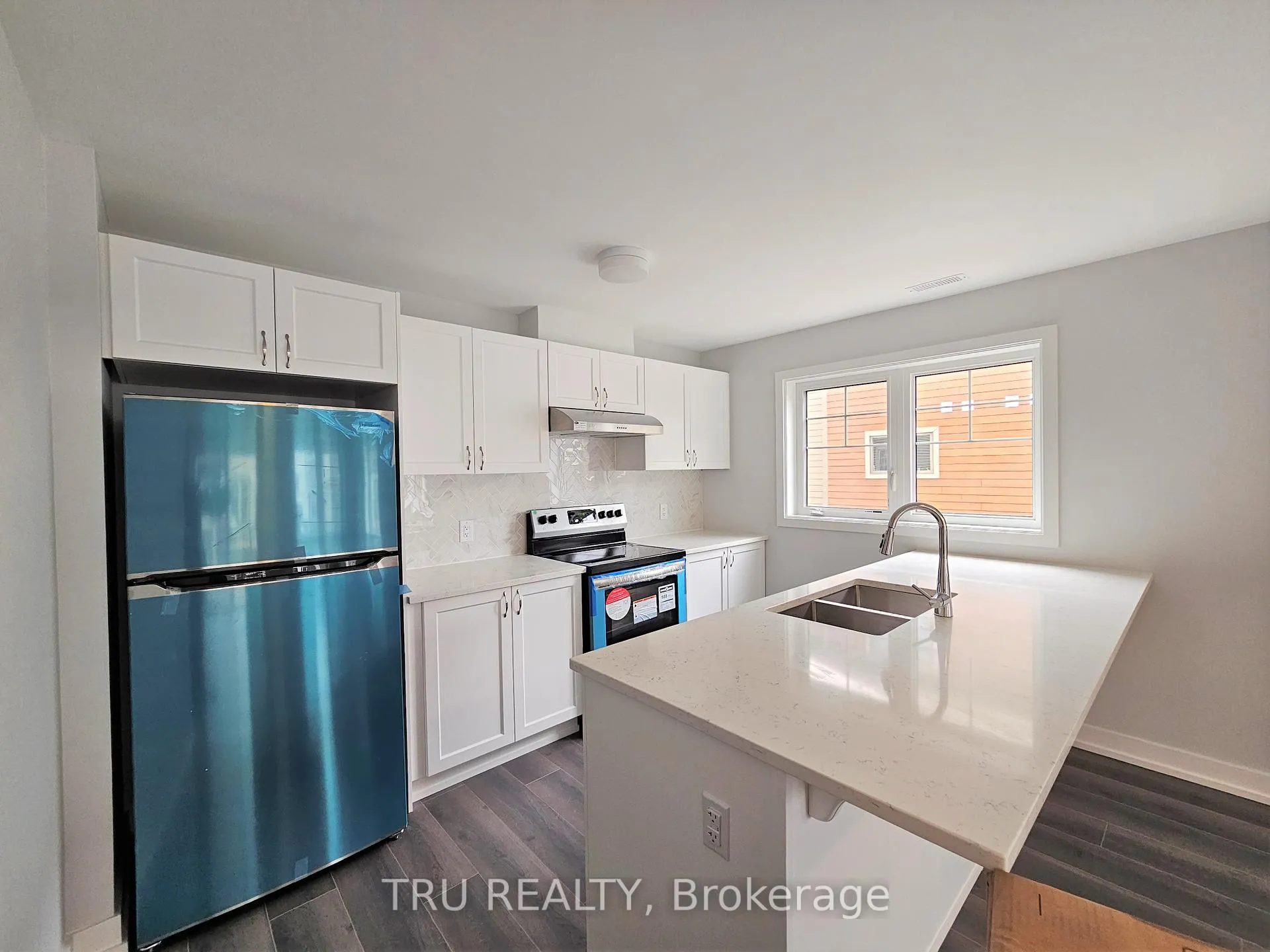 Photo 5 of 200 Anyolite Private, Ottawa, Barrhaven - Heritage Park — HOMEH