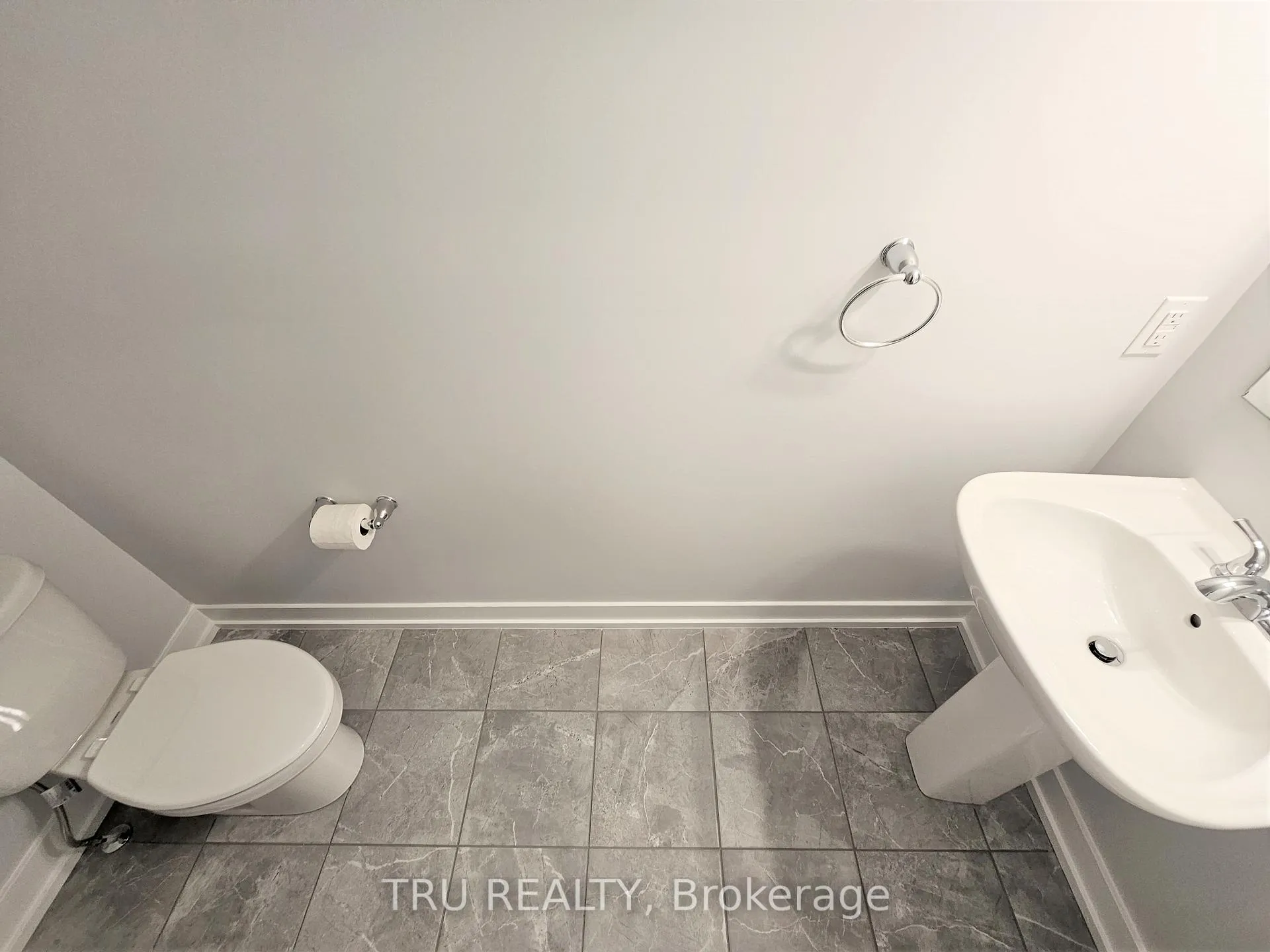 Photo 8 of 200 Anyolite Private, Ottawa, Barrhaven - Heritage Park — HOMEH