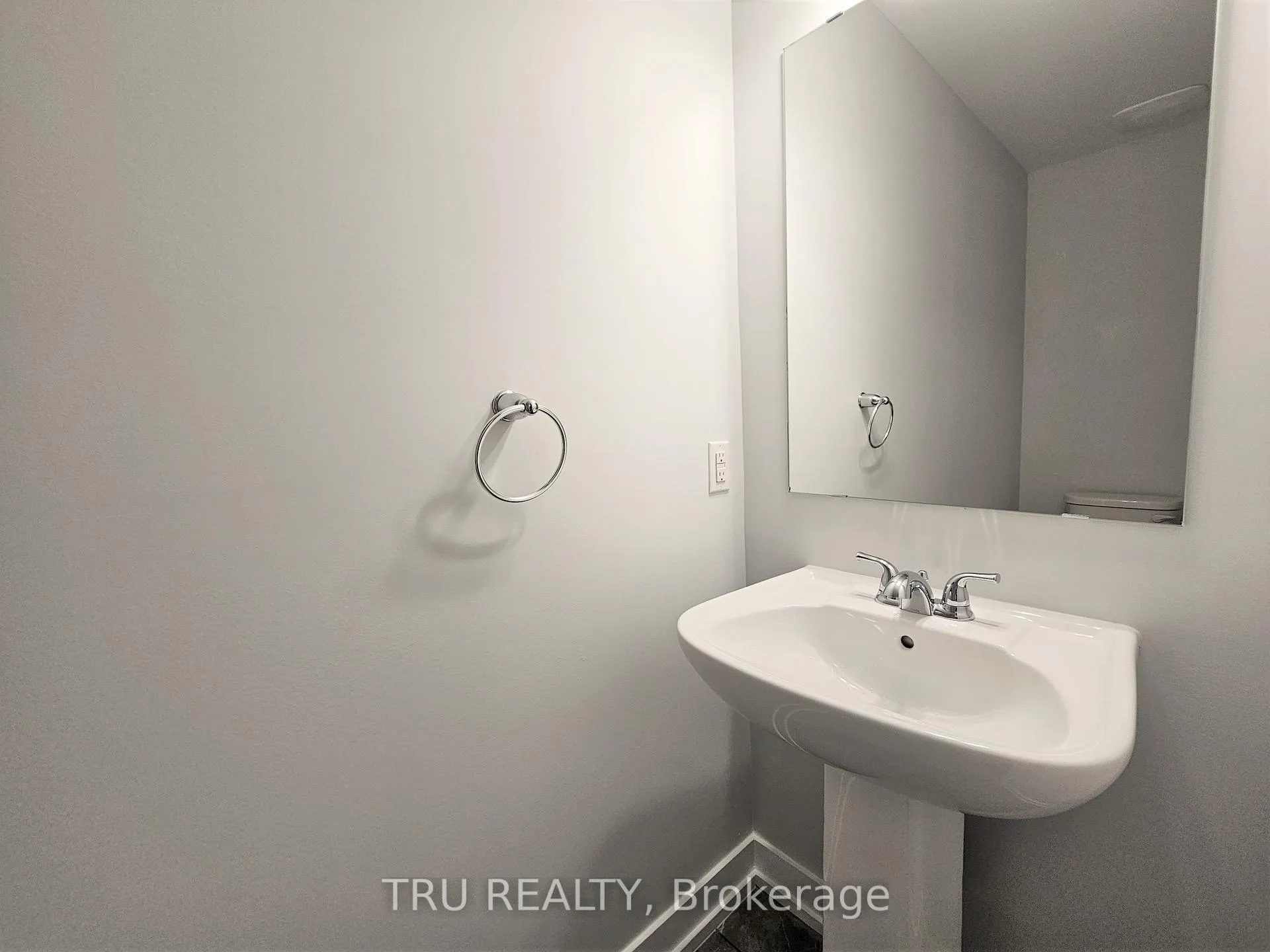 Photo 9 of 200 Anyolite Private, Ottawa, Barrhaven - Heritage Park — HOMEH