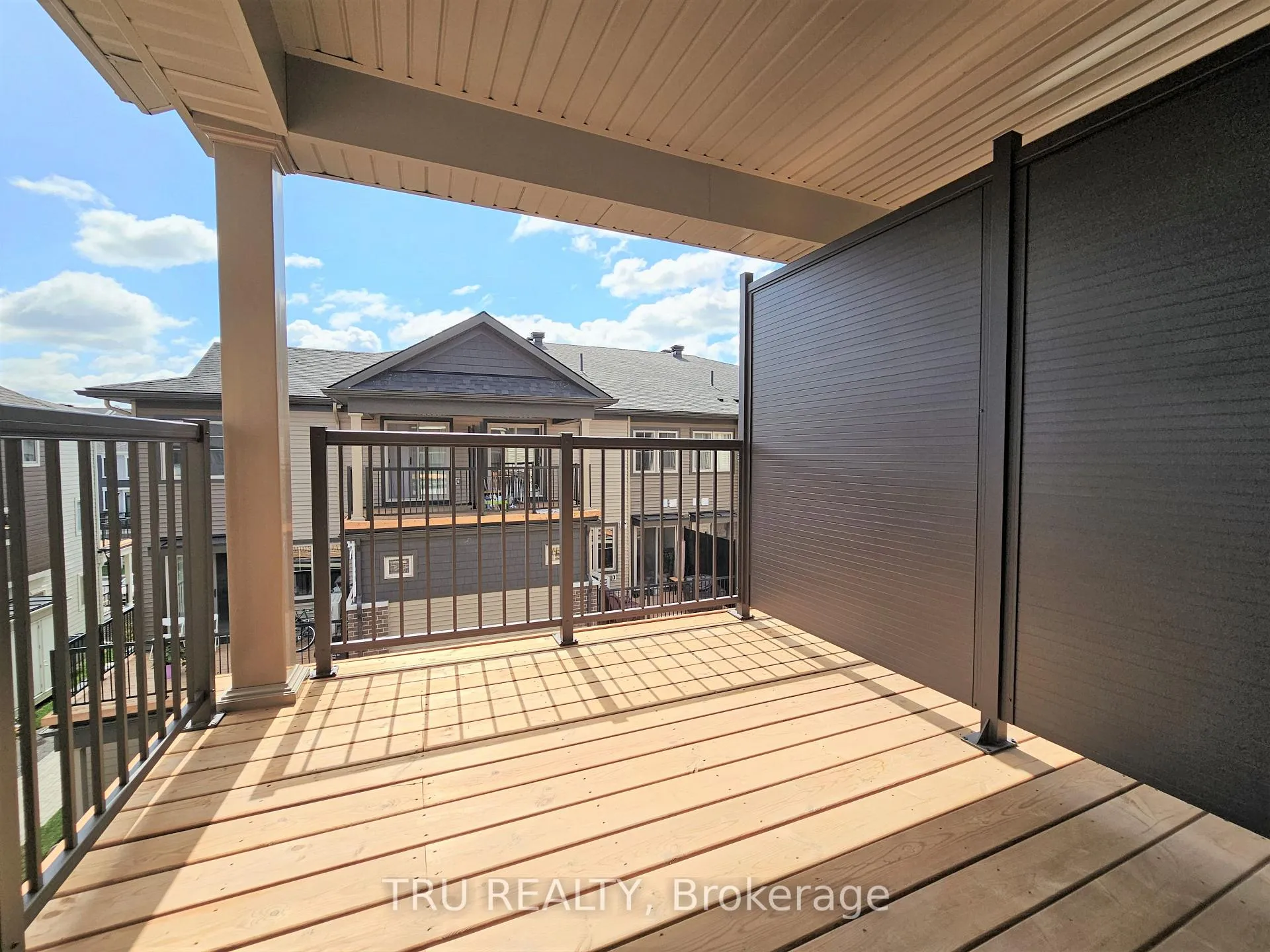 Photo 12 of 200 Anyolite Private, Ottawa, Barrhaven - Heritage Park — HOMEH