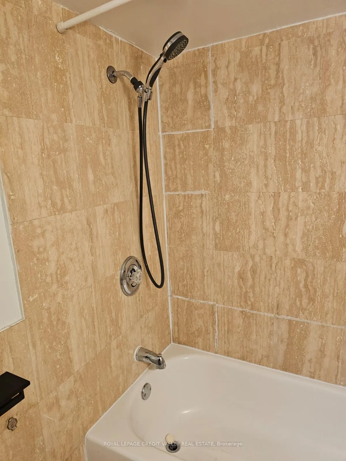 Photo 3 of Unit lower level, 672 Jane Street, Toronto, Rockcliffe-Smythe — HOMEH