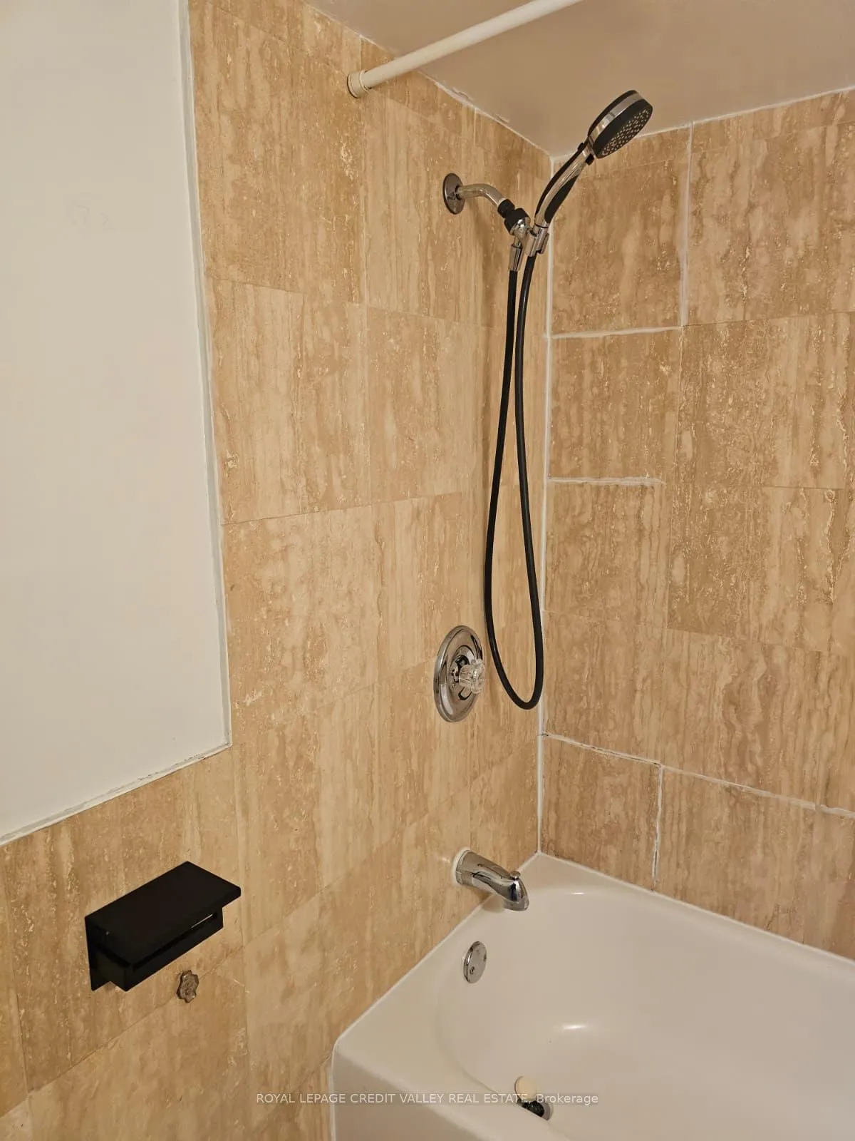 Photo 4 of Unit lower level, 672 Jane Street, Toronto, Rockcliffe-Smythe — HOMEH