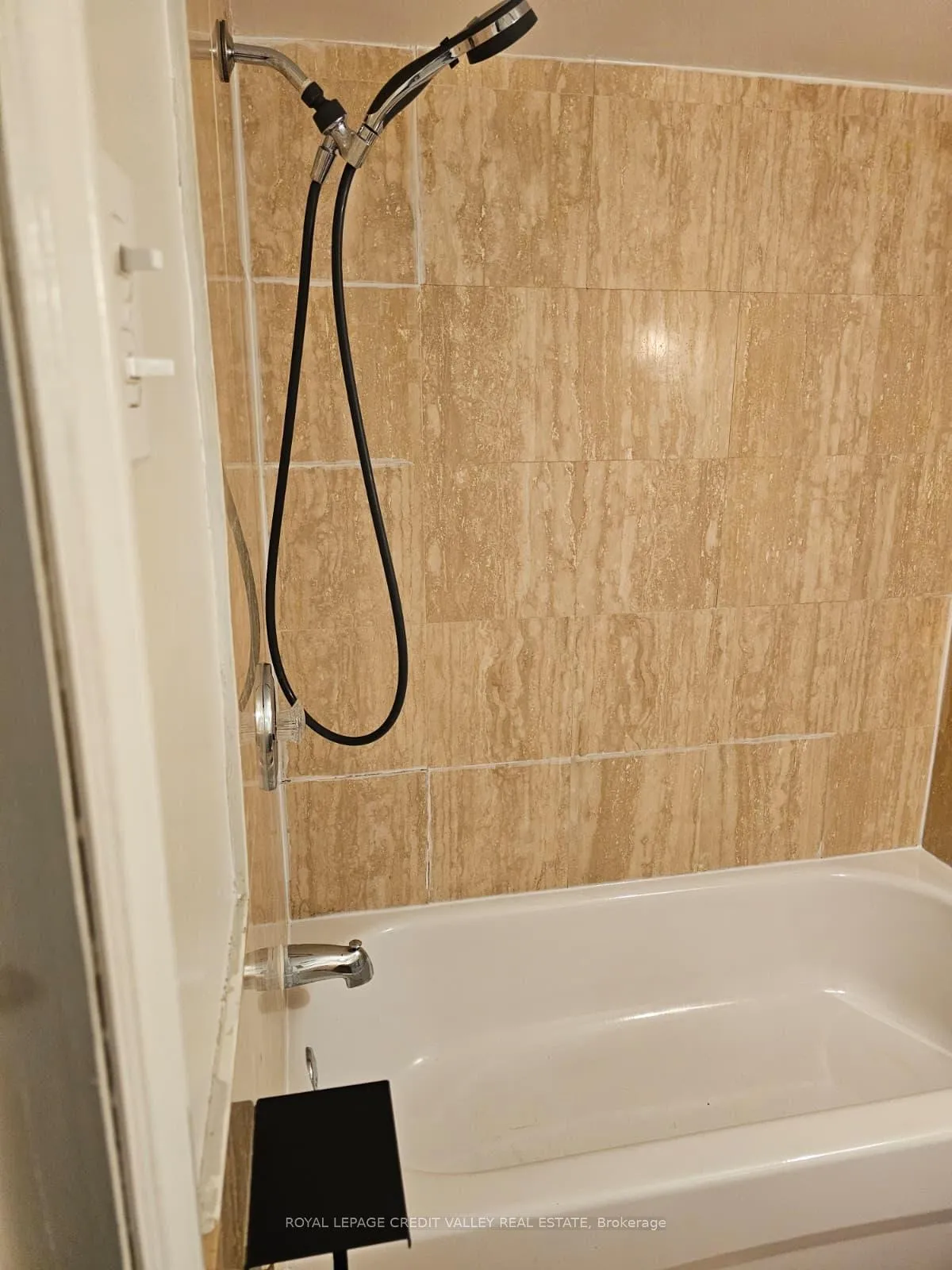 Photo 6 of Unit lower level, 672 Jane Street, Toronto, Rockcliffe-Smythe — HOMEH